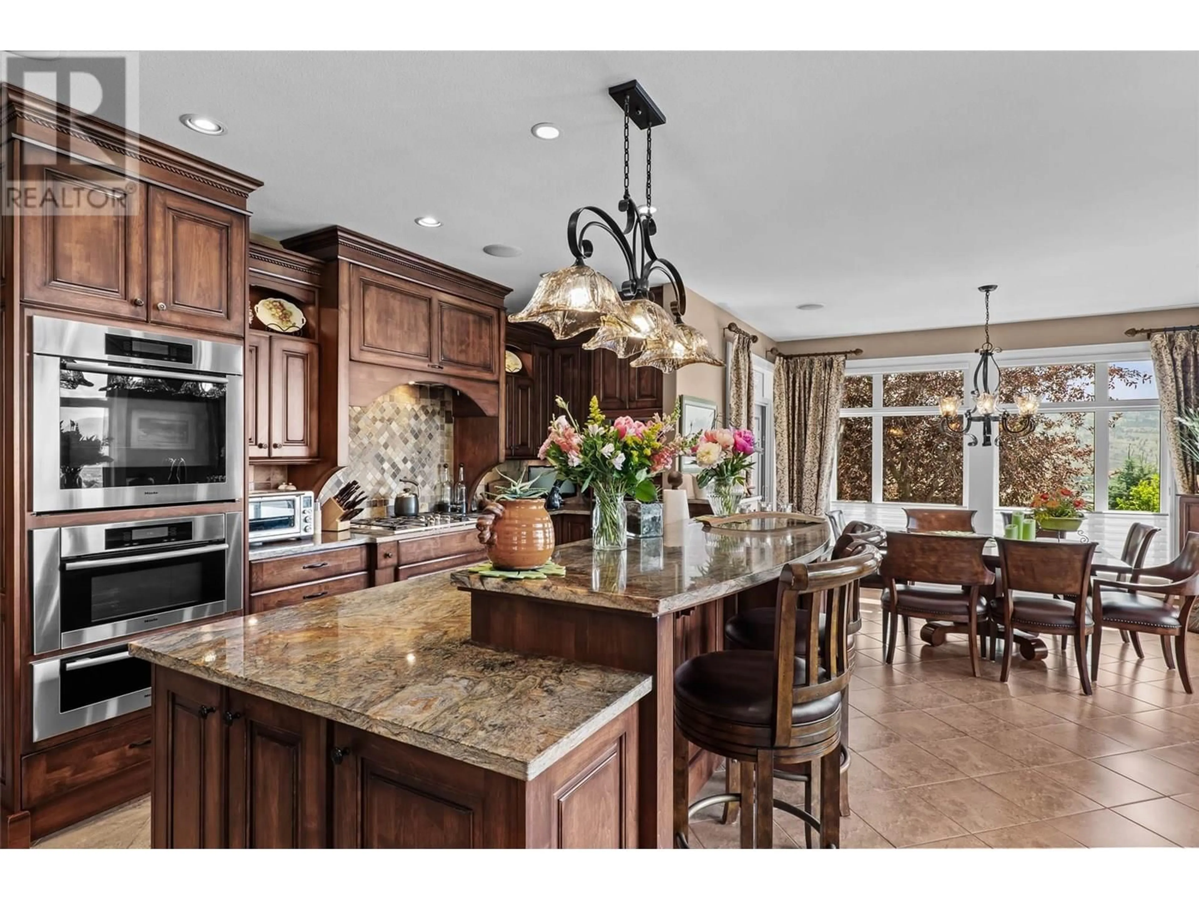 Open concept kitchen, ceramic/tile floor for 1590 GOLF RIDGE DRIVE, Kamloops British Columbia V2H0A5