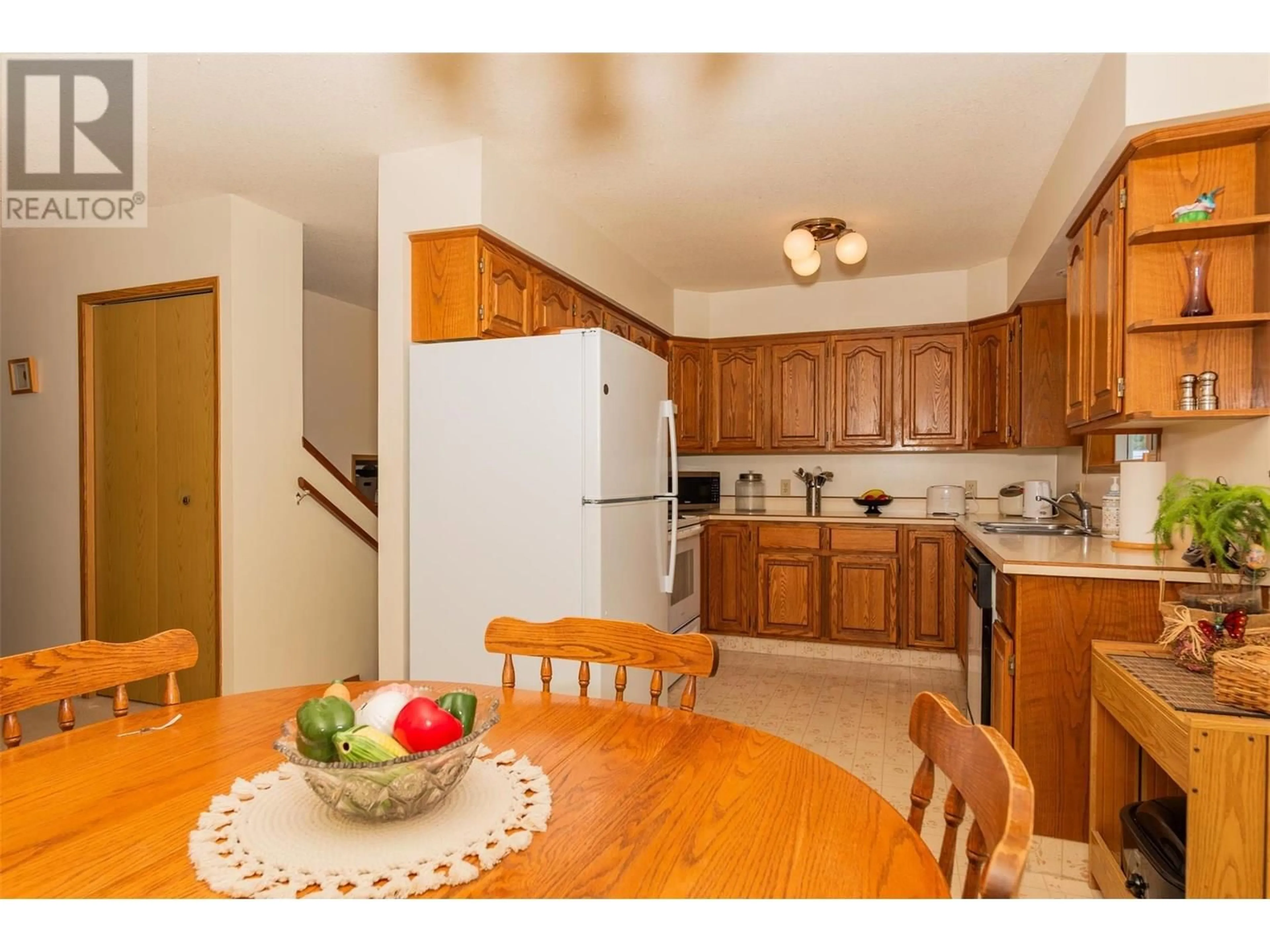Standard kitchen, unknown for 1764 GREEN ROAD, Fruitvale British Columbia V0G1L0