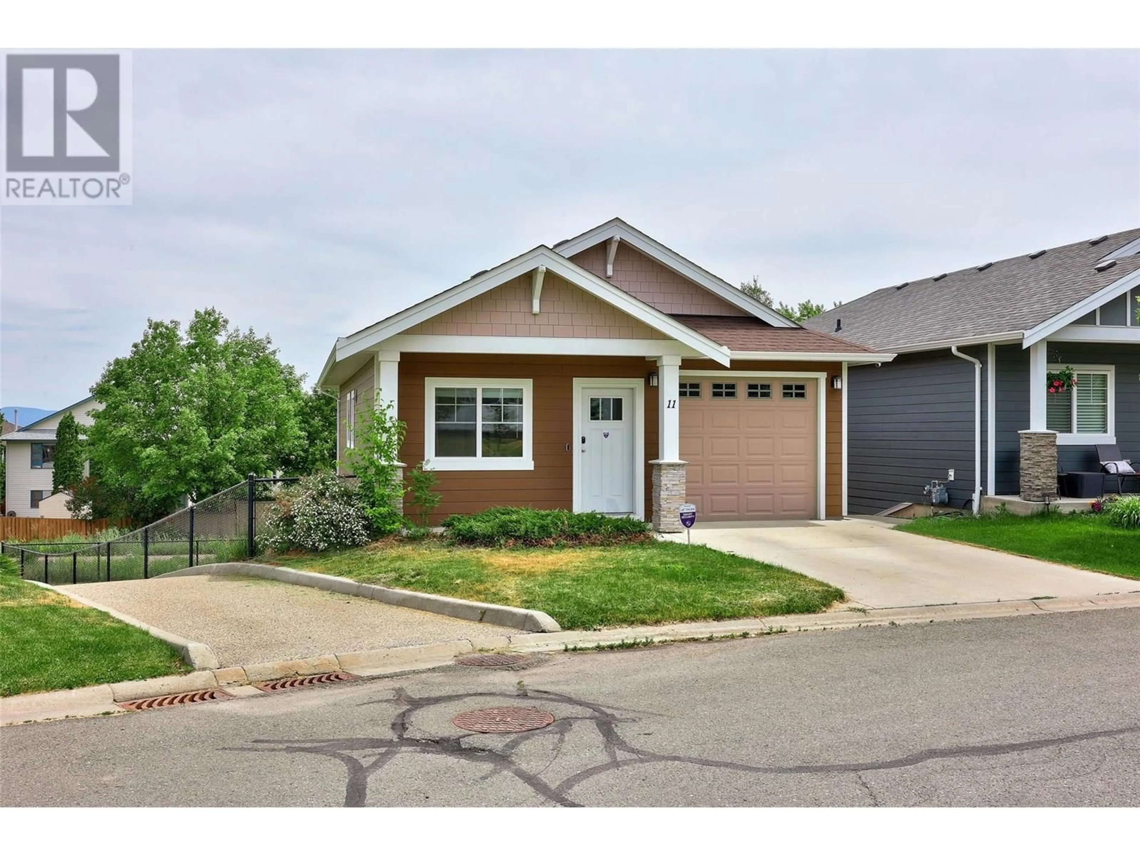 Home with vinyl exterior material, street for 11 - 1250 ABERDEEN DRIVE, Kamloops British Columbia V1S0C1