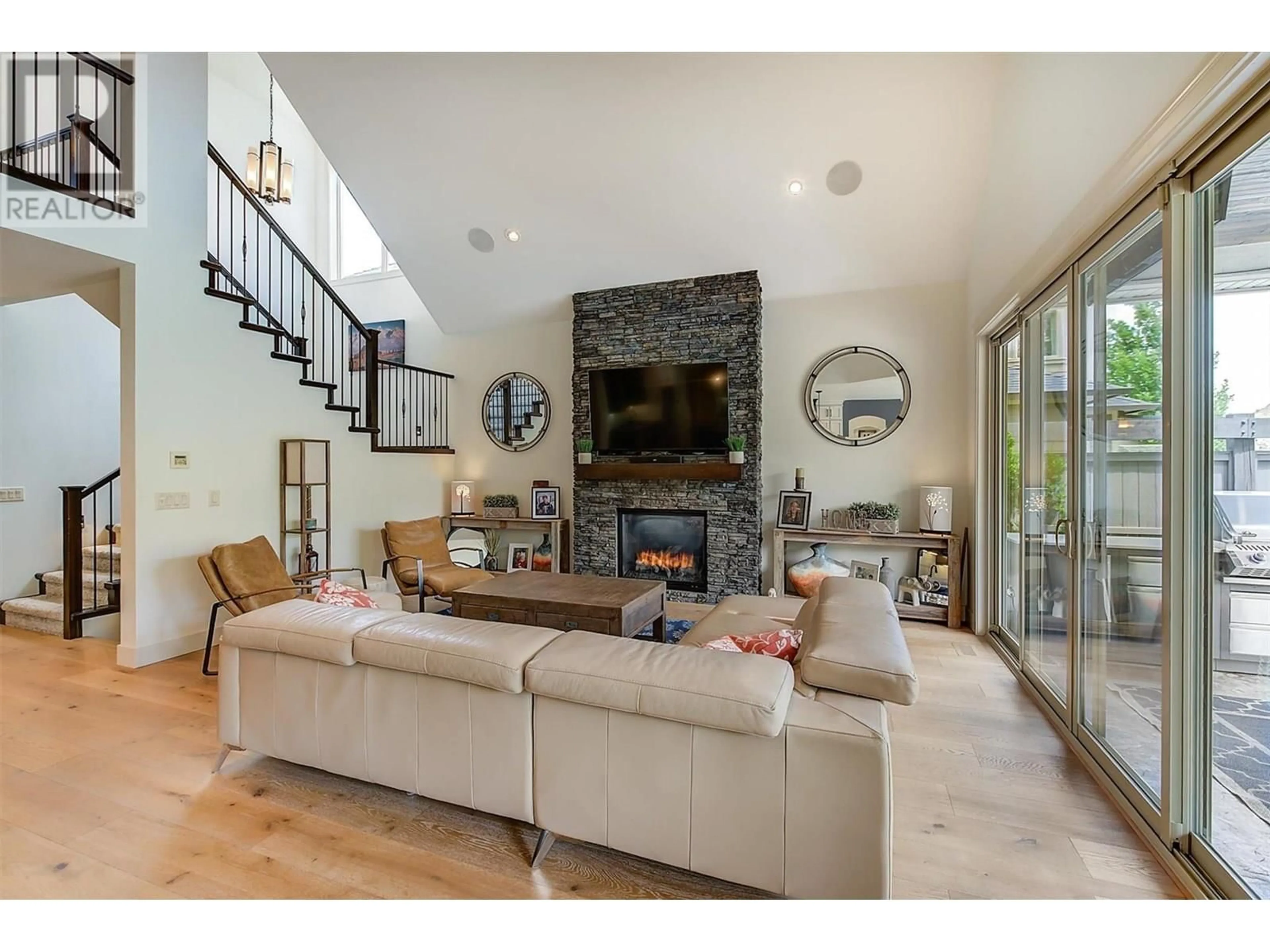 Living room with furniture, unknown for 425 AUDUBON COURT, Kelowna British Columbia V1W5K3