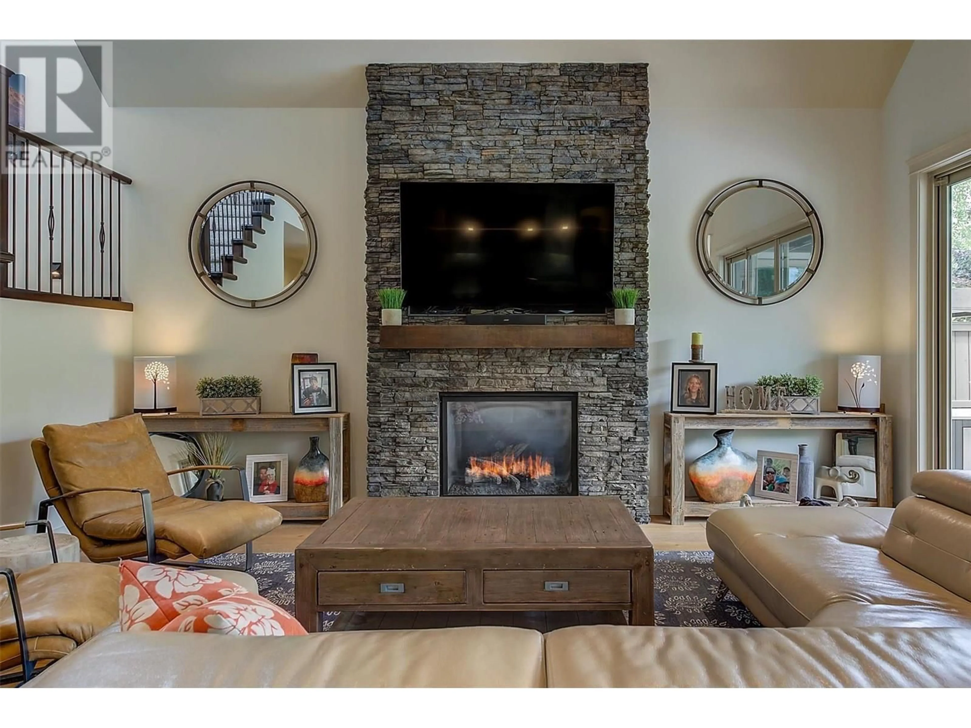 Living room with furniture, unknown for 425 AUDUBON COURT, Kelowna British Columbia V1W5K3