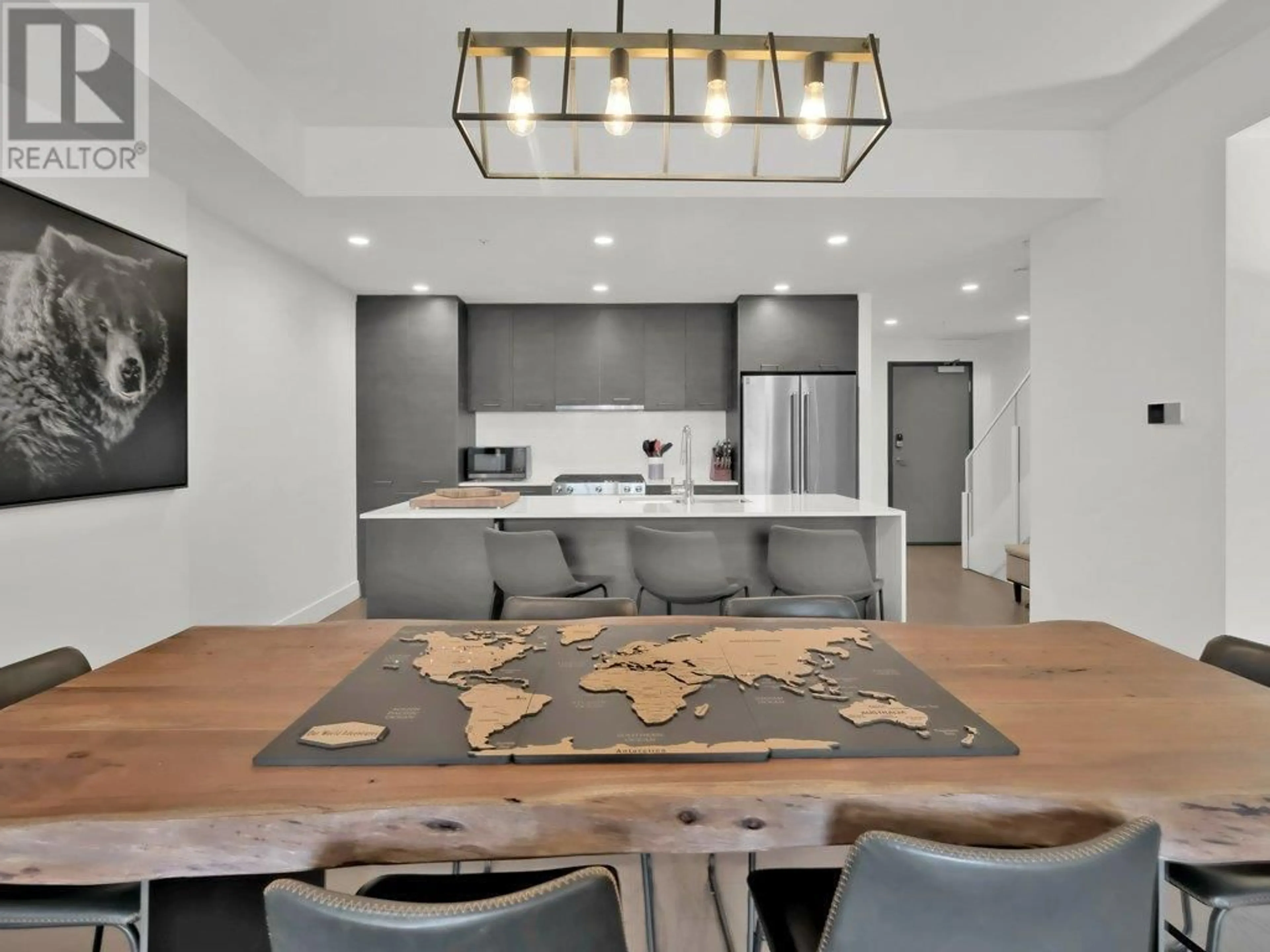Open concept kitchen, ceramic/tile floor for 401 - 1191 SUNSET DRIVE, Kelowna British Columbia V1Y9Z5