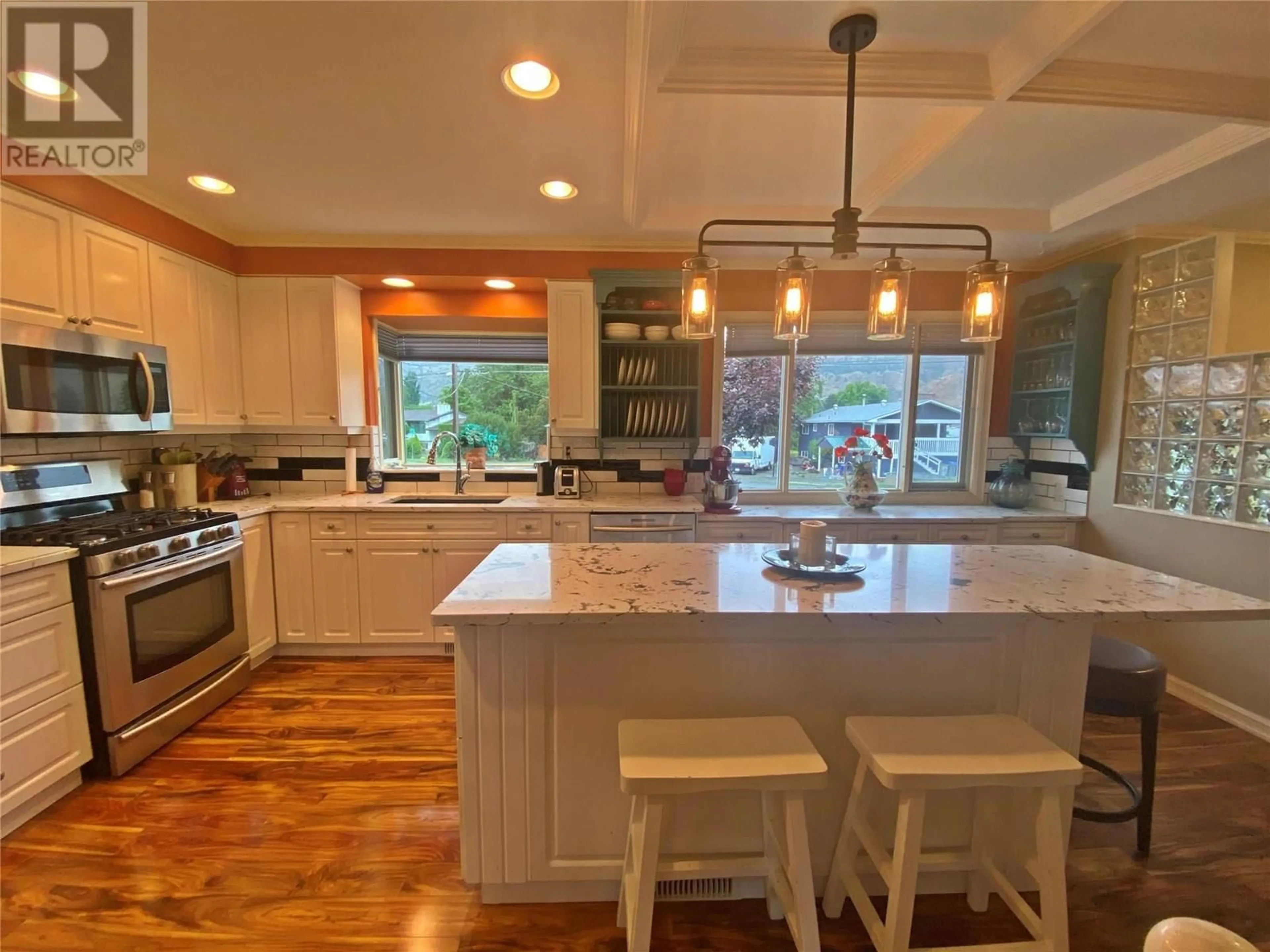 Open concept kitchen, unknown for 3531 OVERLANDER DRIVE, Kamloops British Columbia V2B6X6