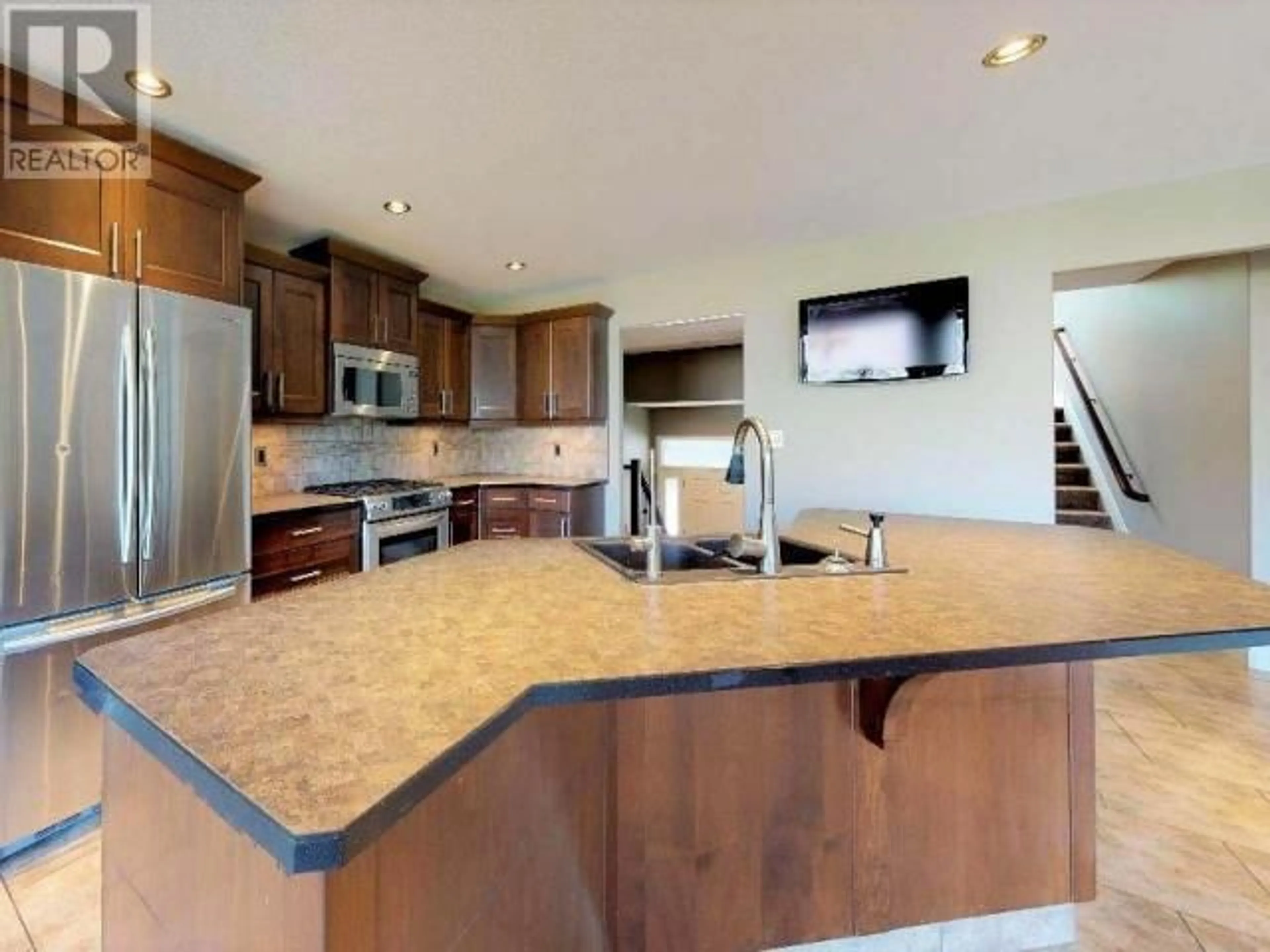 Open concept kitchen, unknown for 19 FINCH CRESCENT, Osoyoos British Columbia V0H1V5