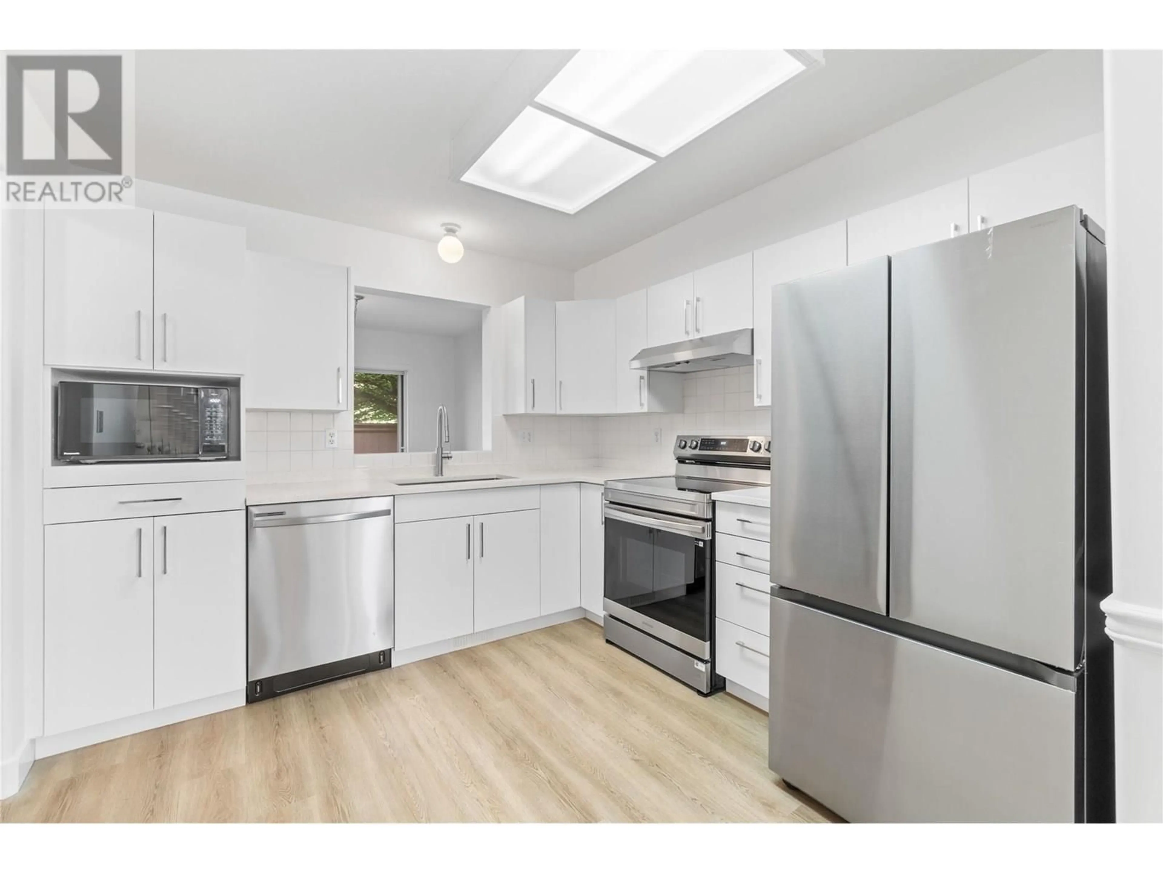 Standard kitchen, unknown for 18 - 313 WHITMAN ROAD, Kelowna British Columbia V1V2J4