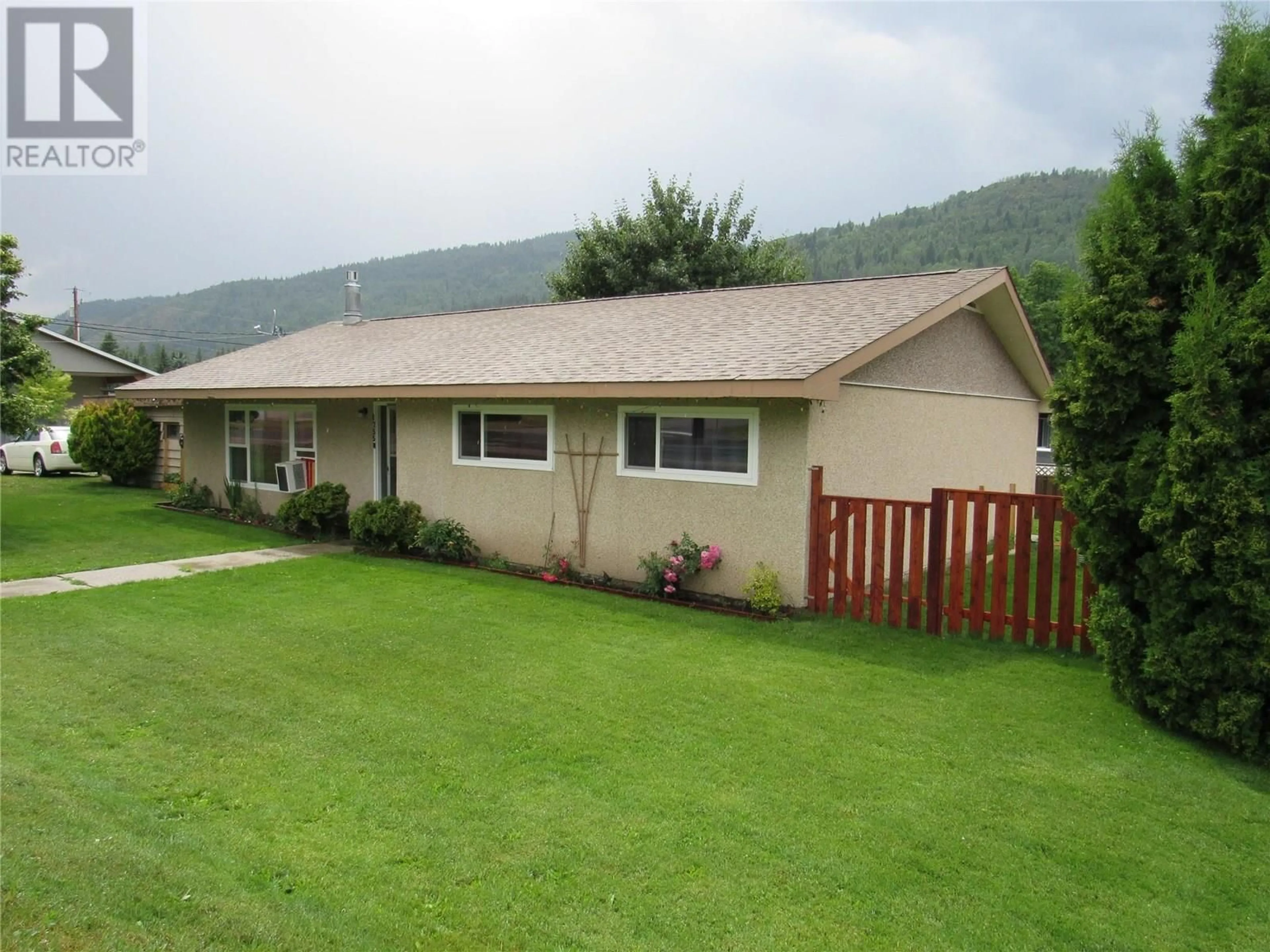 Home with vinyl exterior material, mountain view for 1755 COLUMBIA GARDENS ROAD, Fruitvale British Columbia V0G1L0