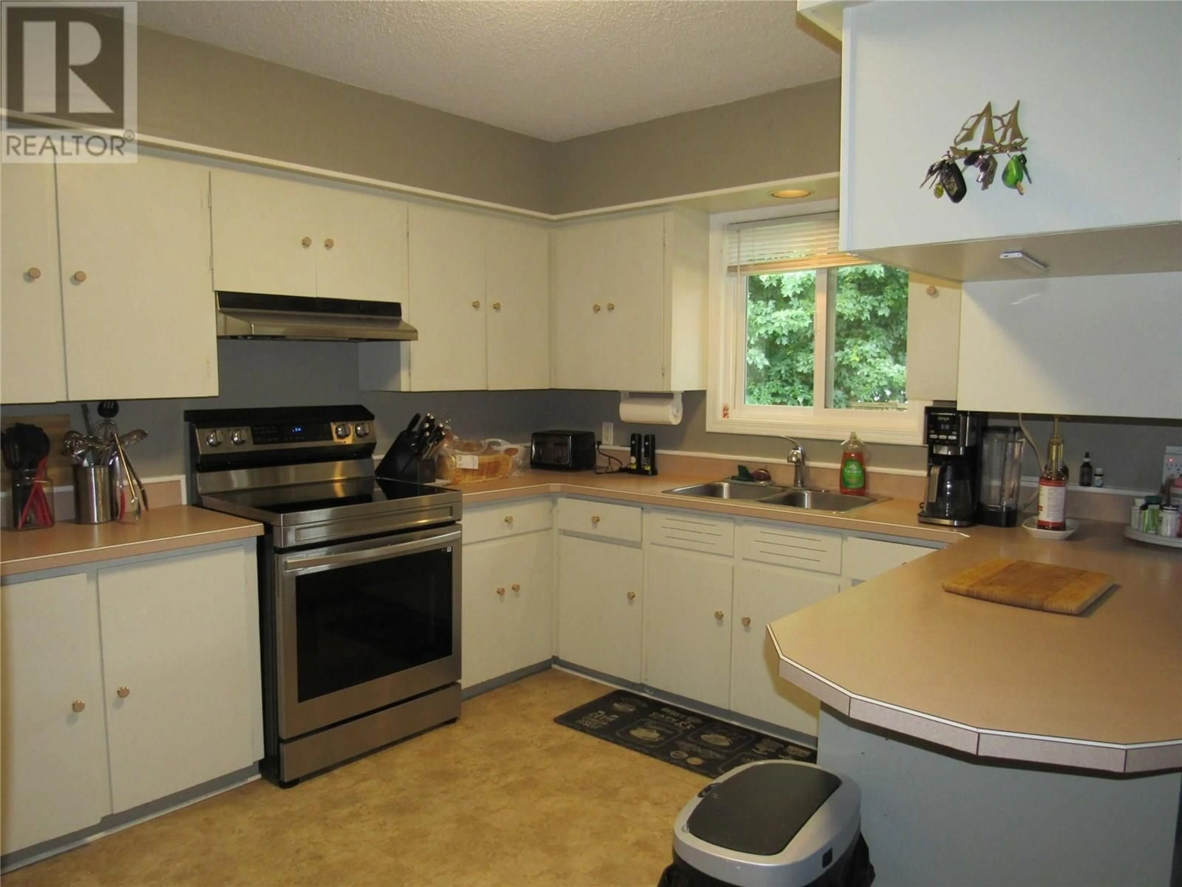 Standard kitchen, unknown for 1755 COLUMBIA GARDENS ROAD, Fruitvale British Columbia V0G1L0