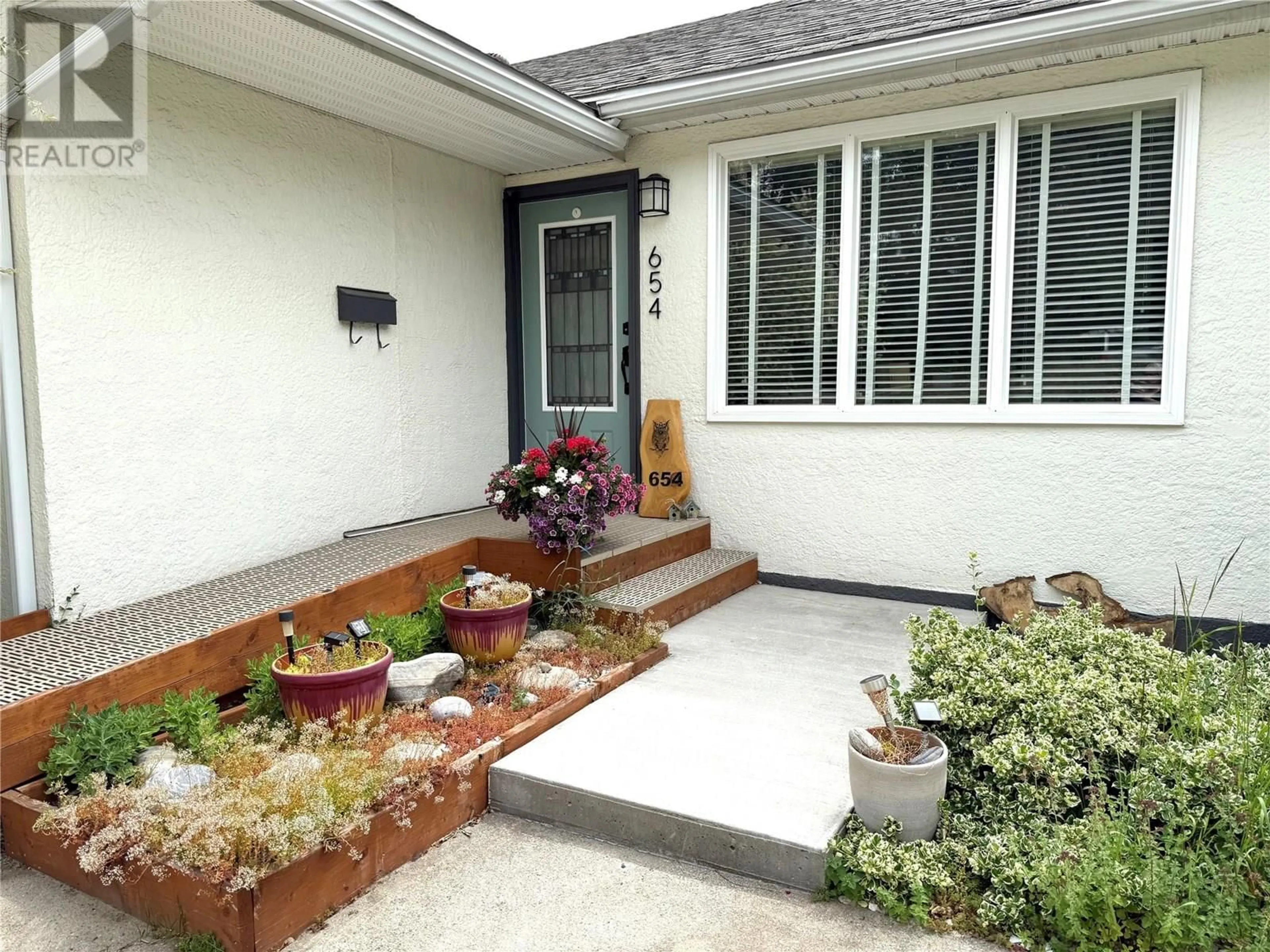 Patio, street for 654 SCHOFIELD HIGHWAY, Warfield British Columbia V1R2G8