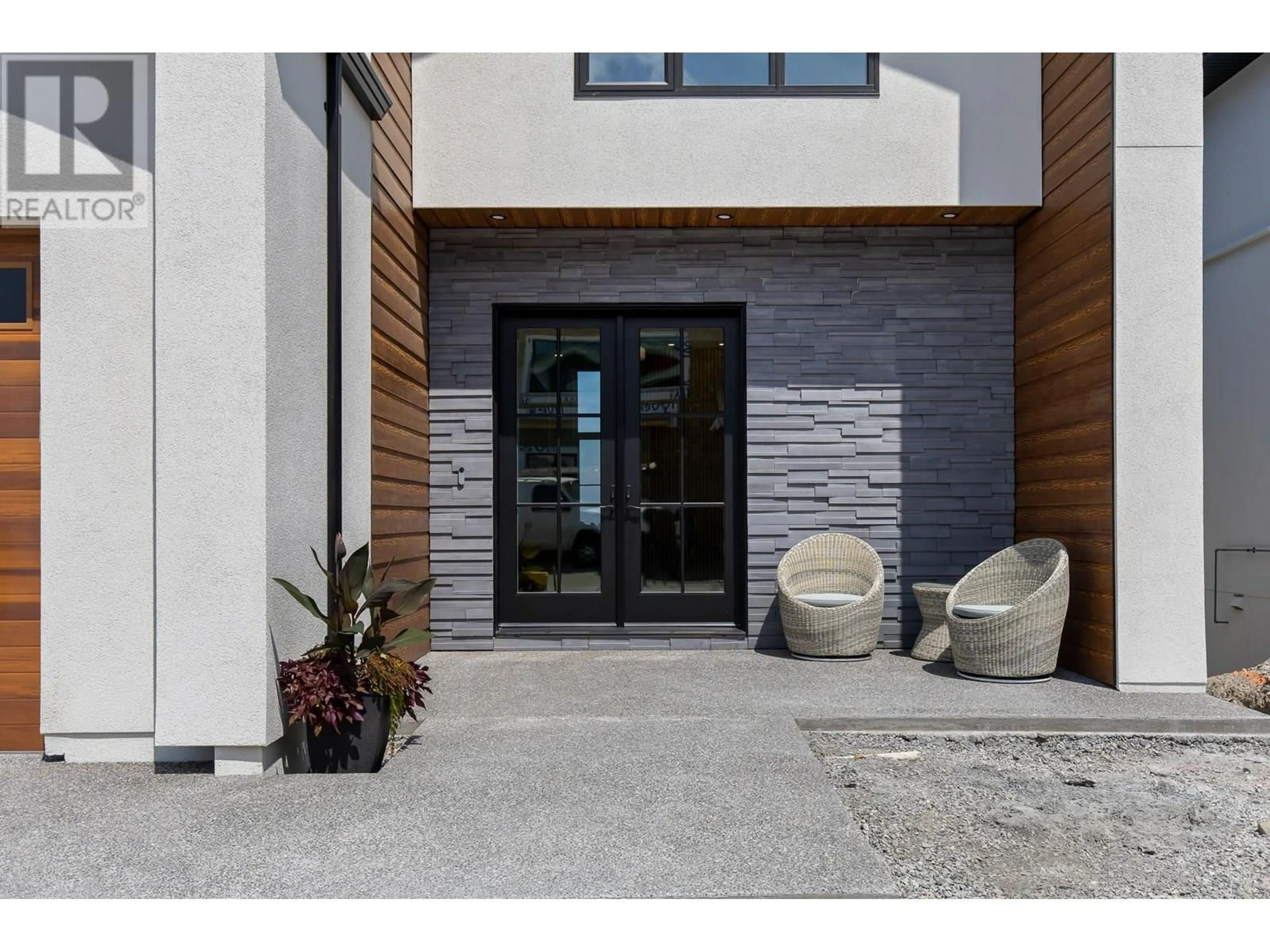 Indoor entryway for 4964 BUCKTAIL LANE, Kelowna British Columbia V1W5L3