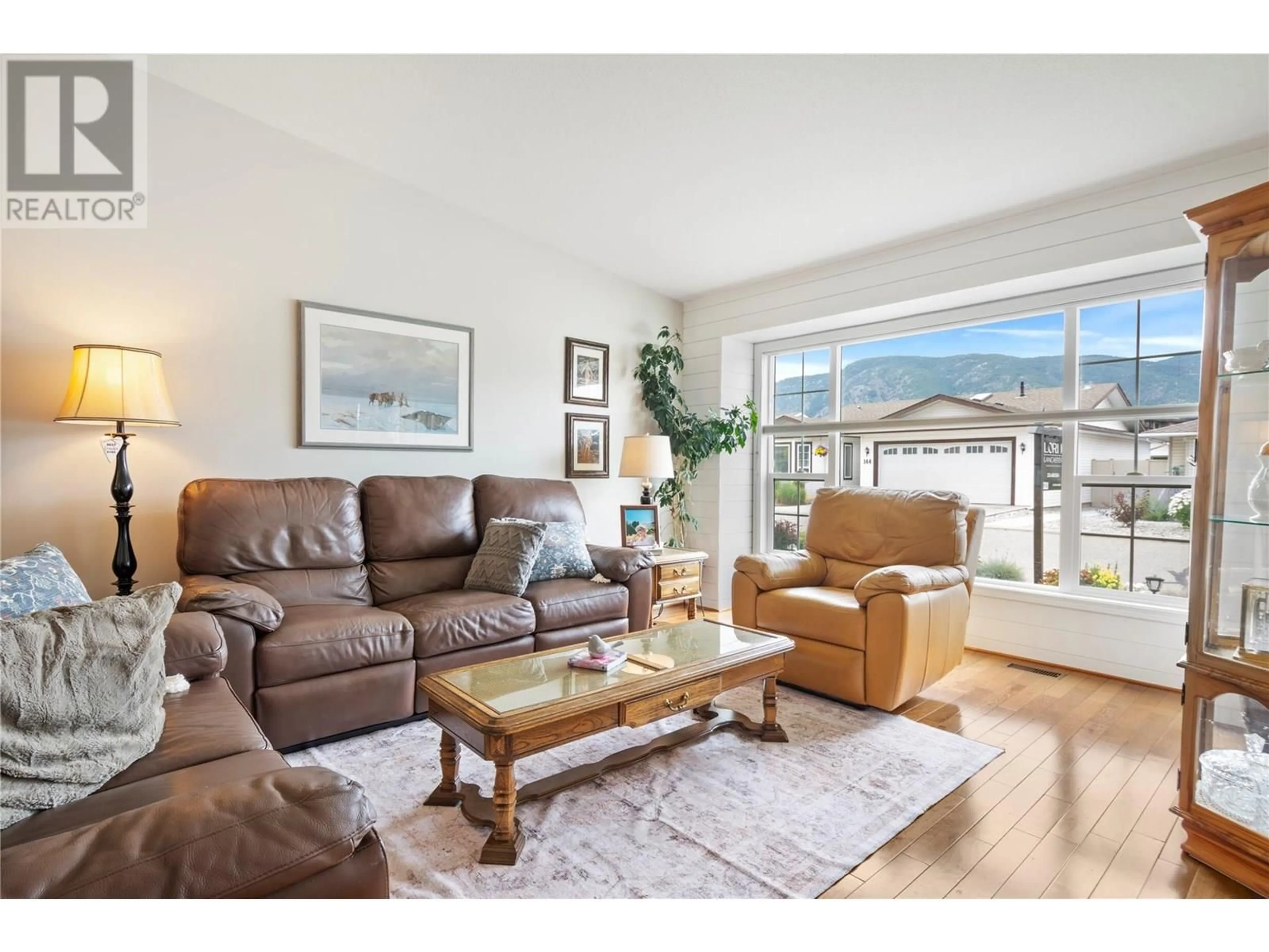 Living room with furniture, wood/laminate floor for 147 - 3400 WILSON STREET, Penticton British Columbia V2A0H3