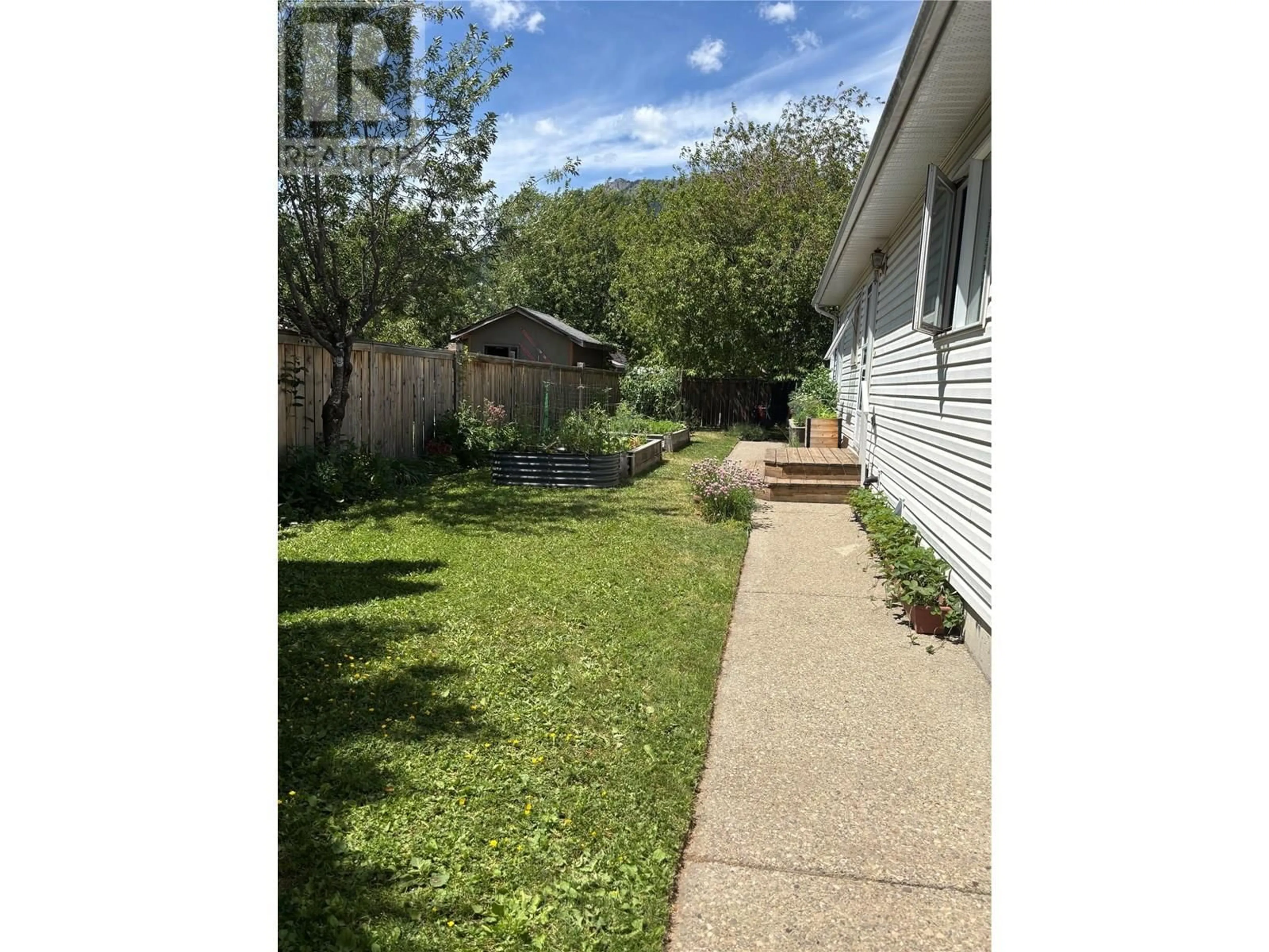 Patio, street for 1291 4TH AVENUE, Fernie British Columbia V0B1M0