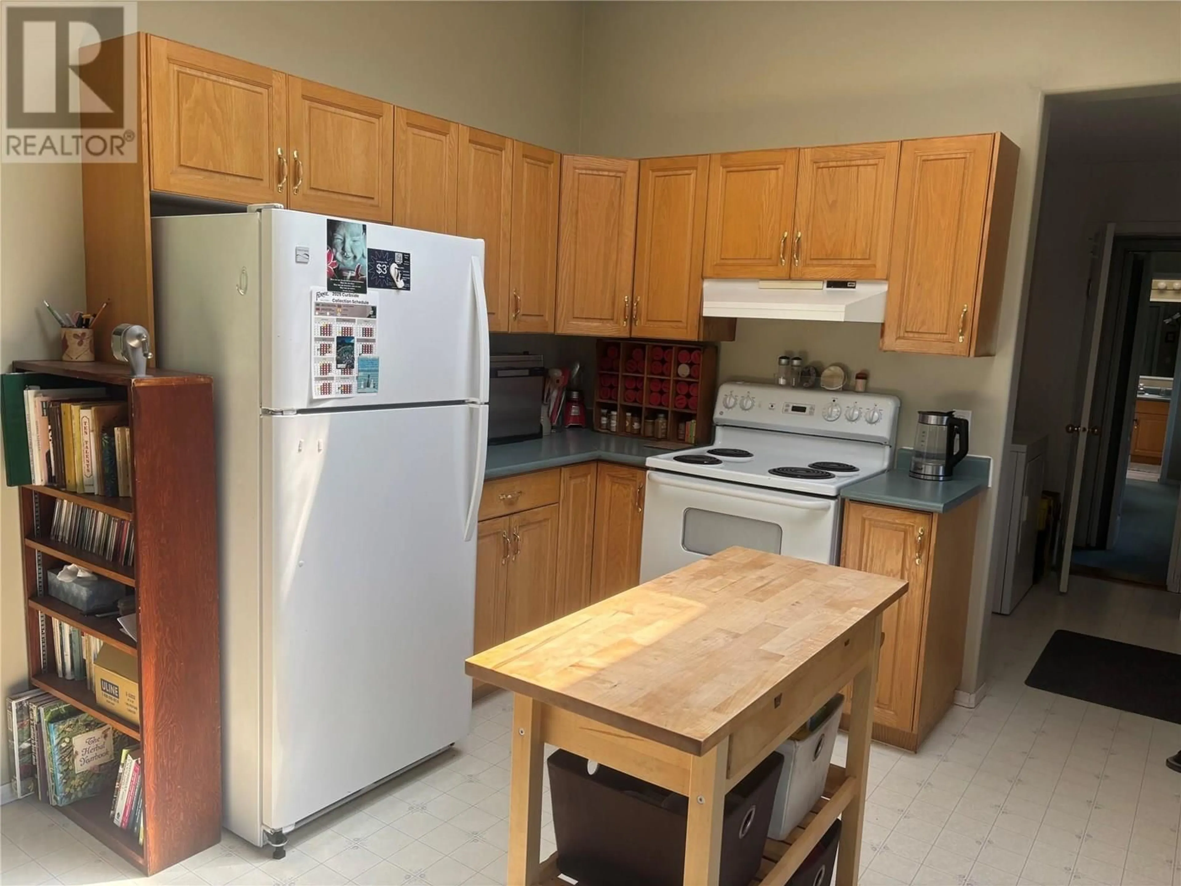 Standard kitchen, unknown for 1291 4TH AVENUE, Fernie British Columbia V0B1M0