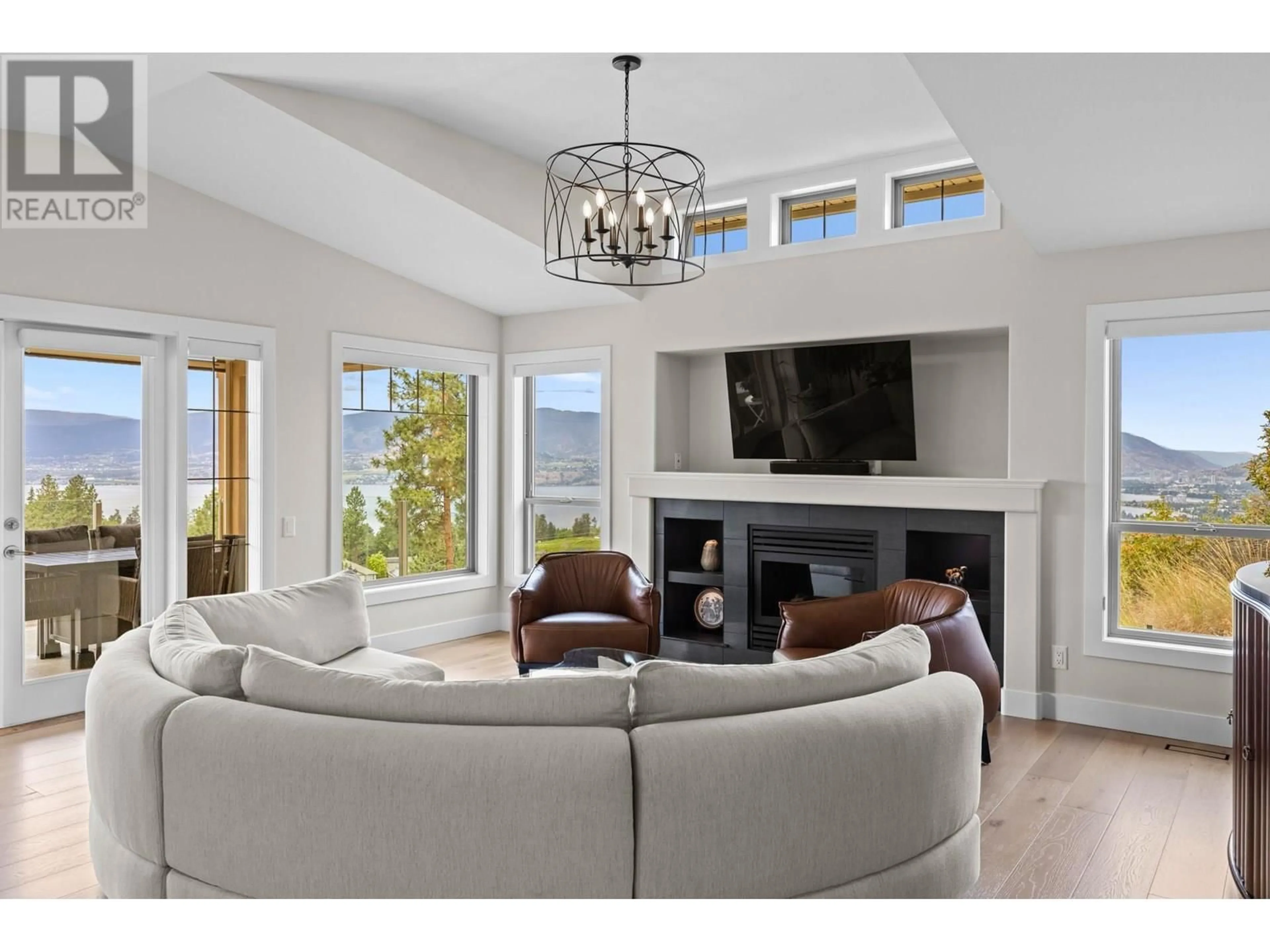 Living room with furniture, unknown for 5157 SOUTH RIDGE DRIVE, Kelowna British Columbia V1W4Z4