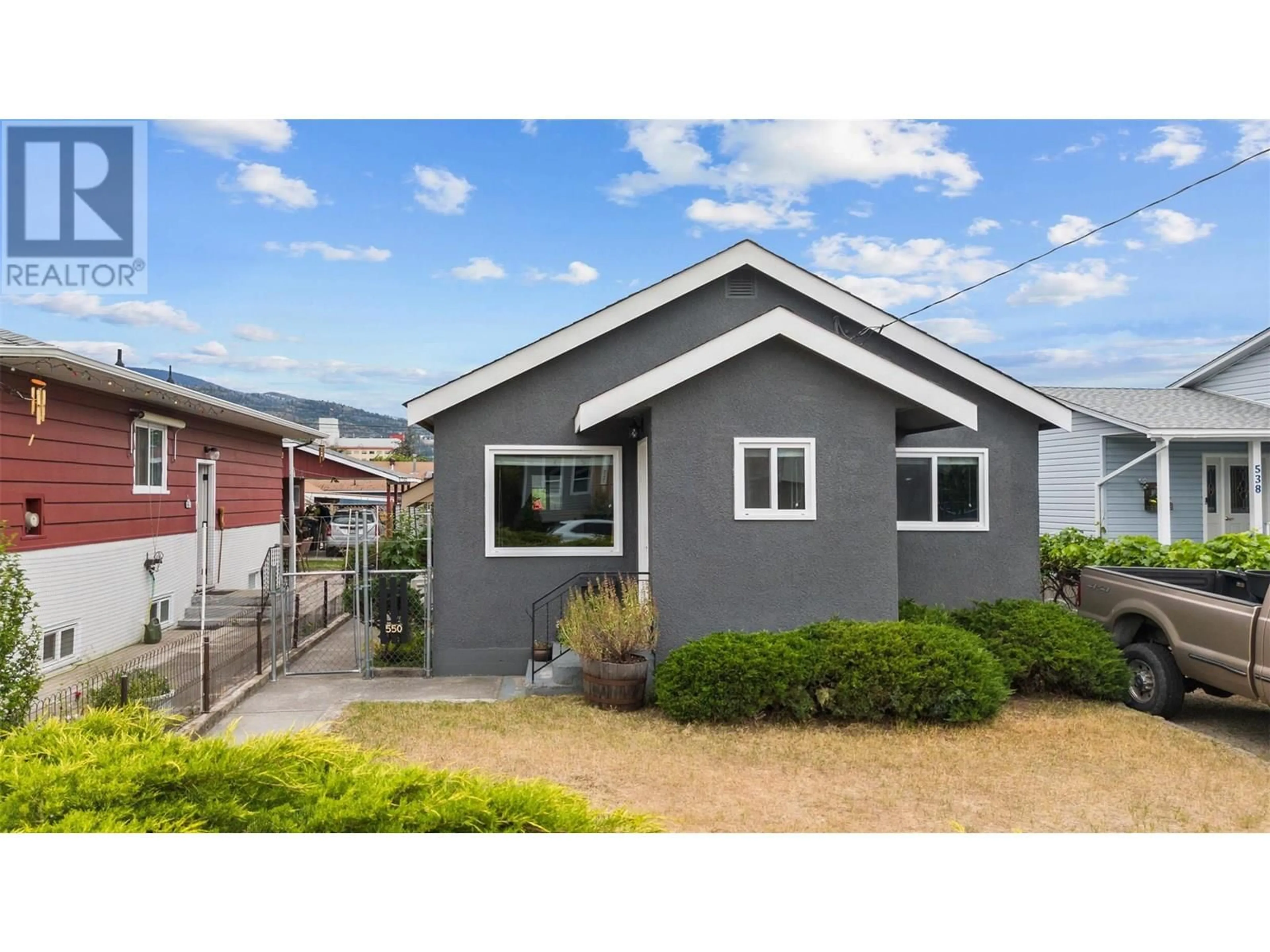 Home with vinyl exterior material, street for 550 BENNETT AVENUE, Penticton British Columbia V2A2P6