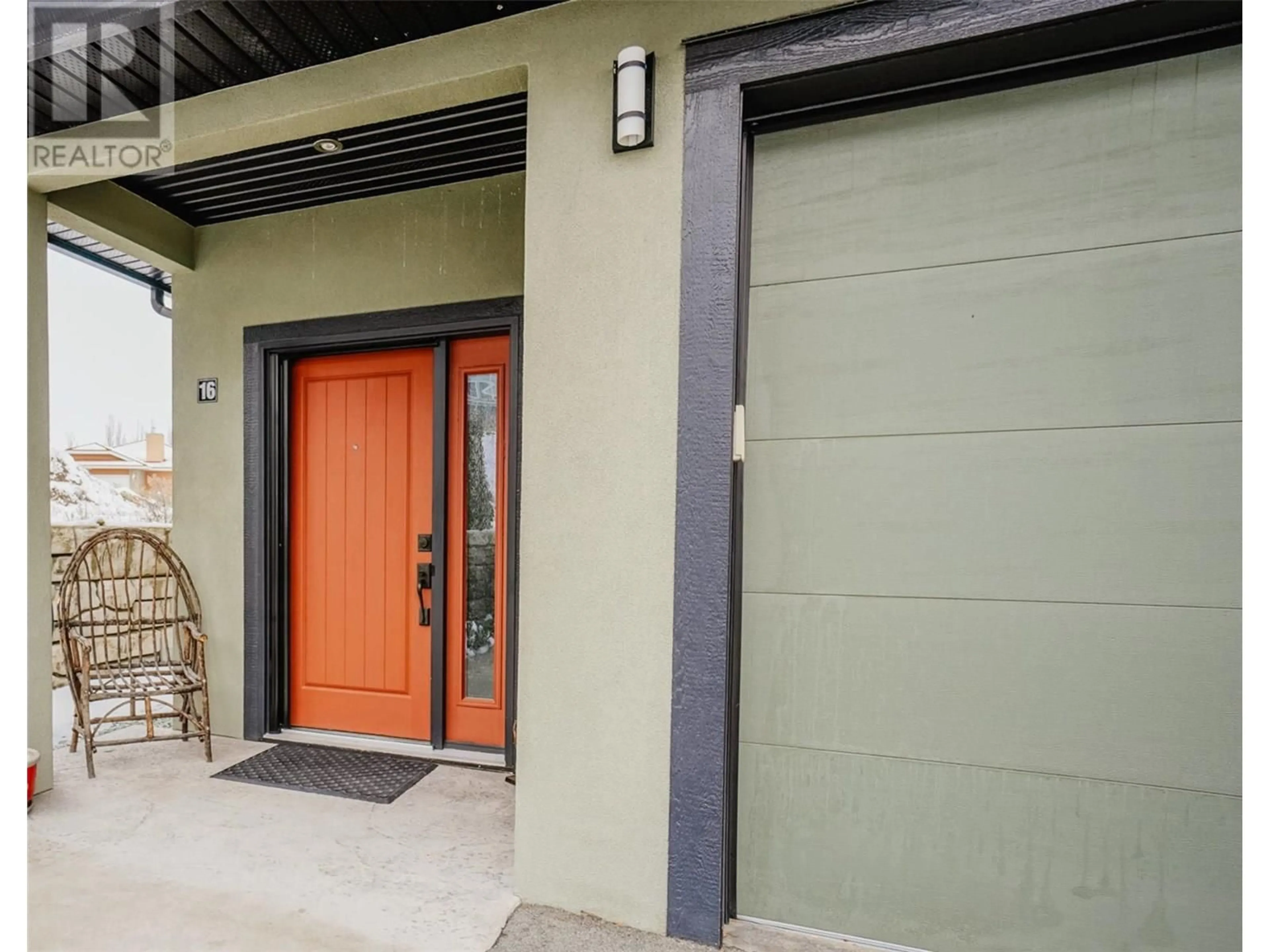 Indoor entryway for 16 - 12300 PINEHURST PLACE, Osoyoos British Columbia V0H1V4