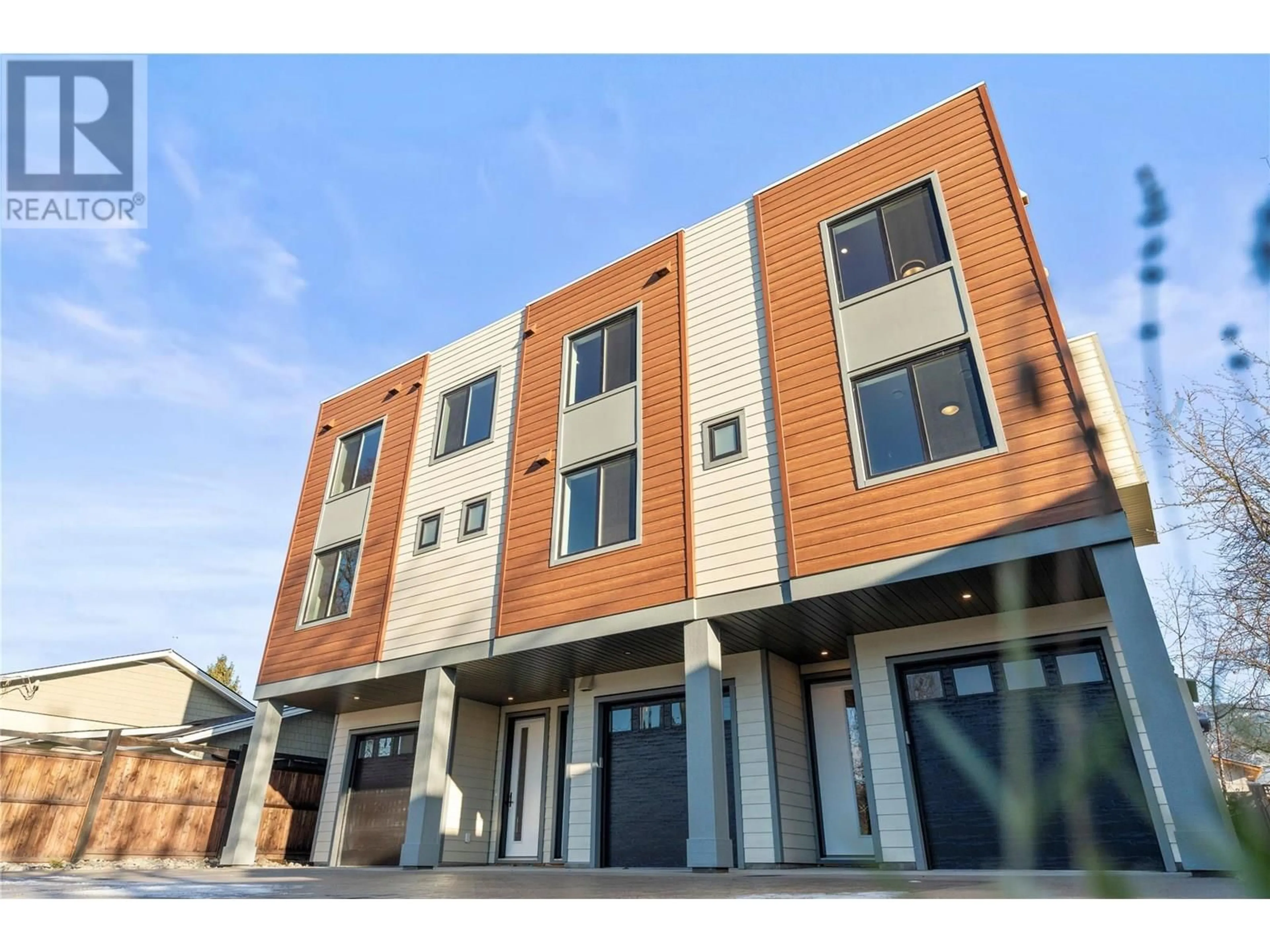 Home with brick exterior material, building for 3 - 3907 26 STREET, Vernon British Columbia V1T4V5