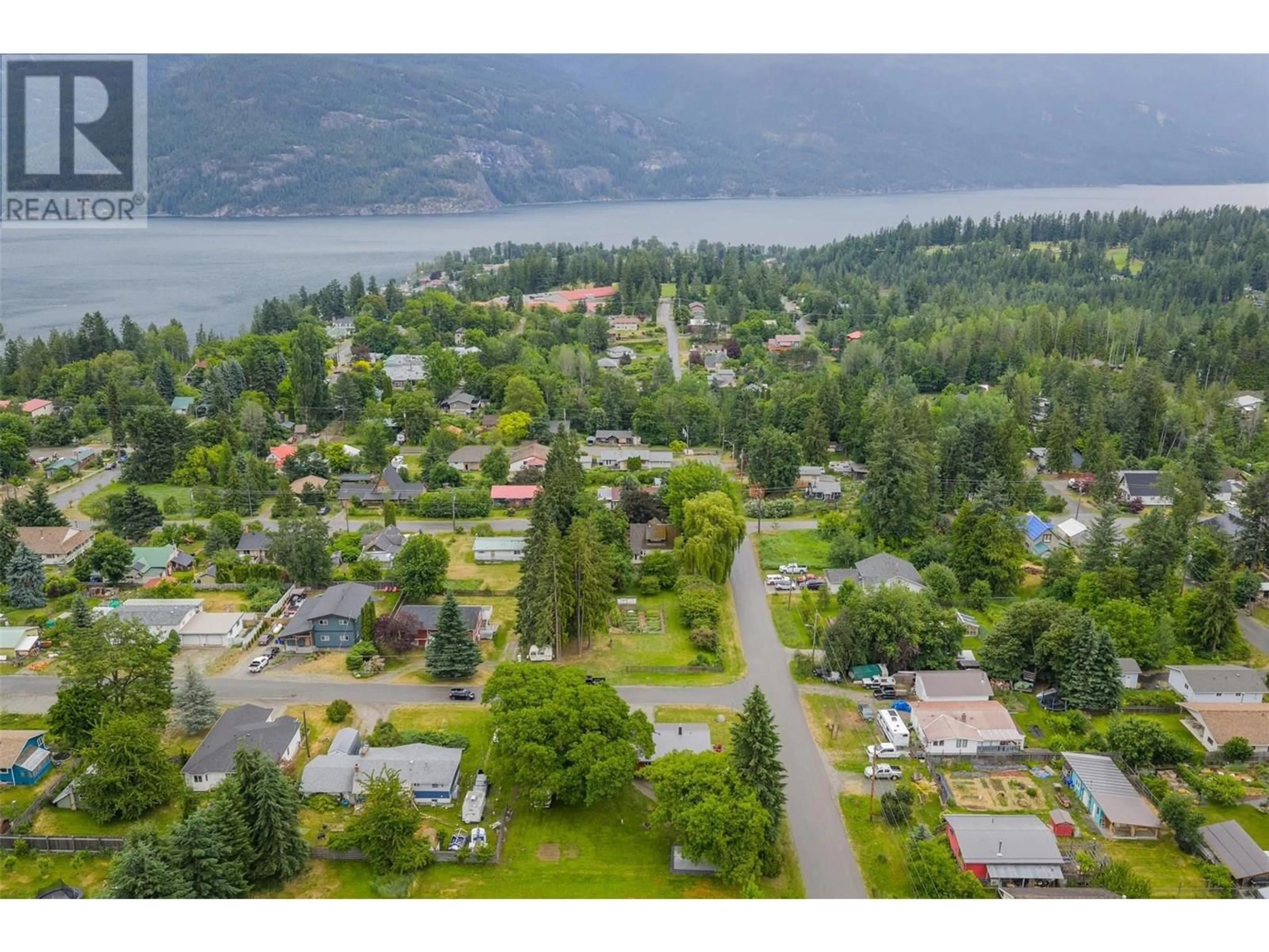 A pic from outside/outdoor area/front of a property/back of a property/a pic from drone, water/lake/river/ocean view for 439 VIEW STREET, Kaslo British Columbia V0G1M0