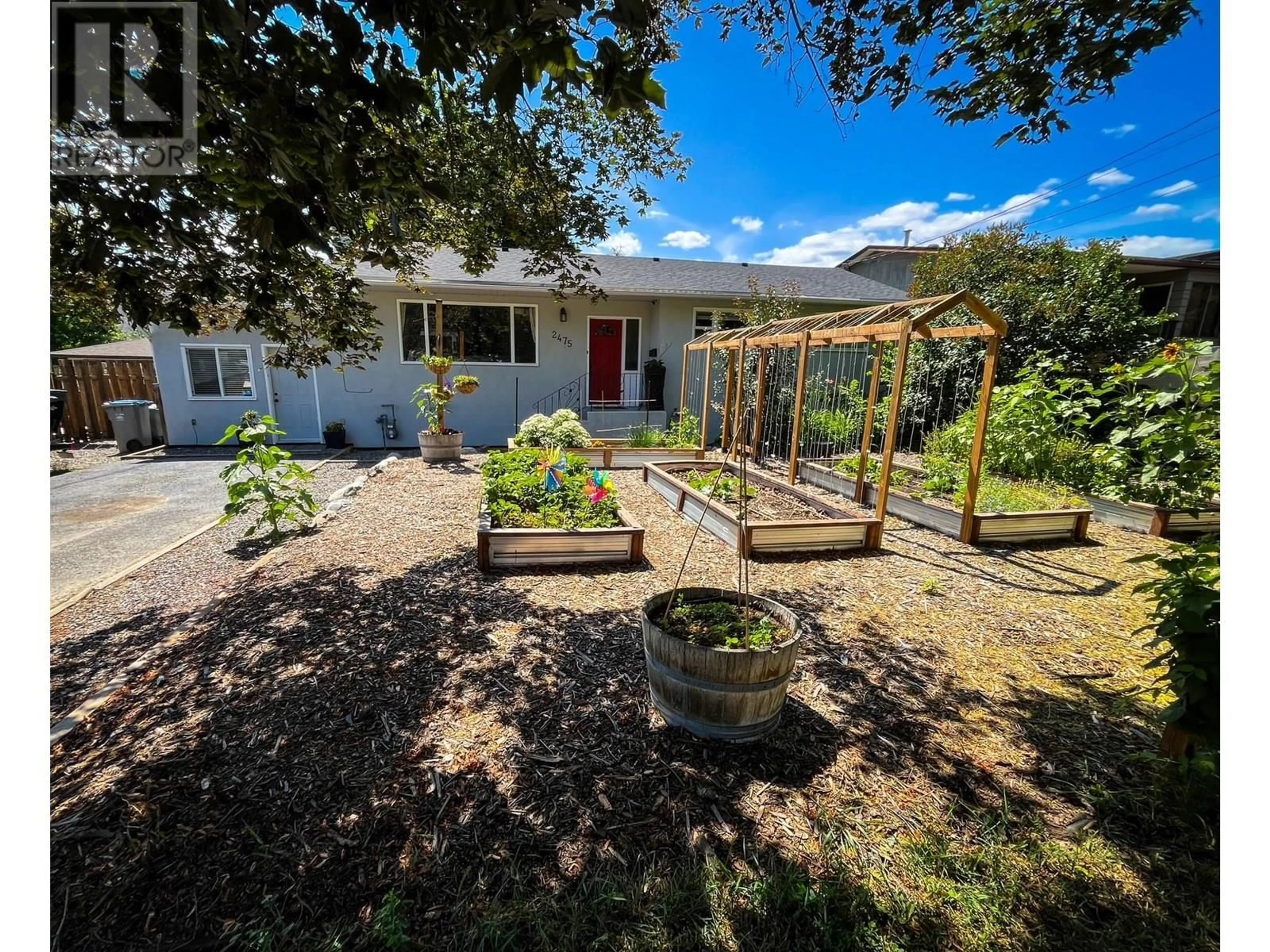 A pic from outside/outdoor area/front of a property/back of a property/a pic from drone, street for 2475 GLENVIEW AVENUE, Kamloops British Columbia V2B4L5