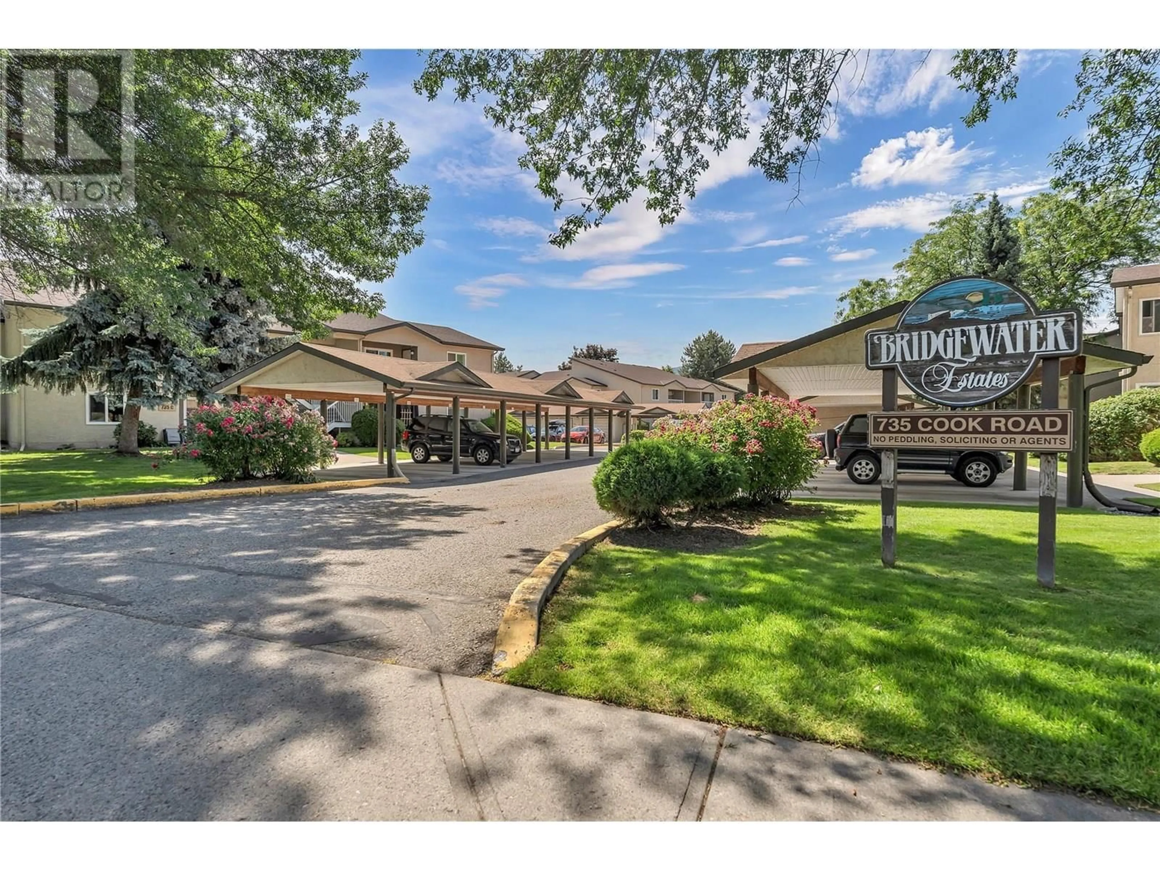 Indoor foyer for 207C - 735 COOK ROAD, Kelowna British Columbia V1W3G6