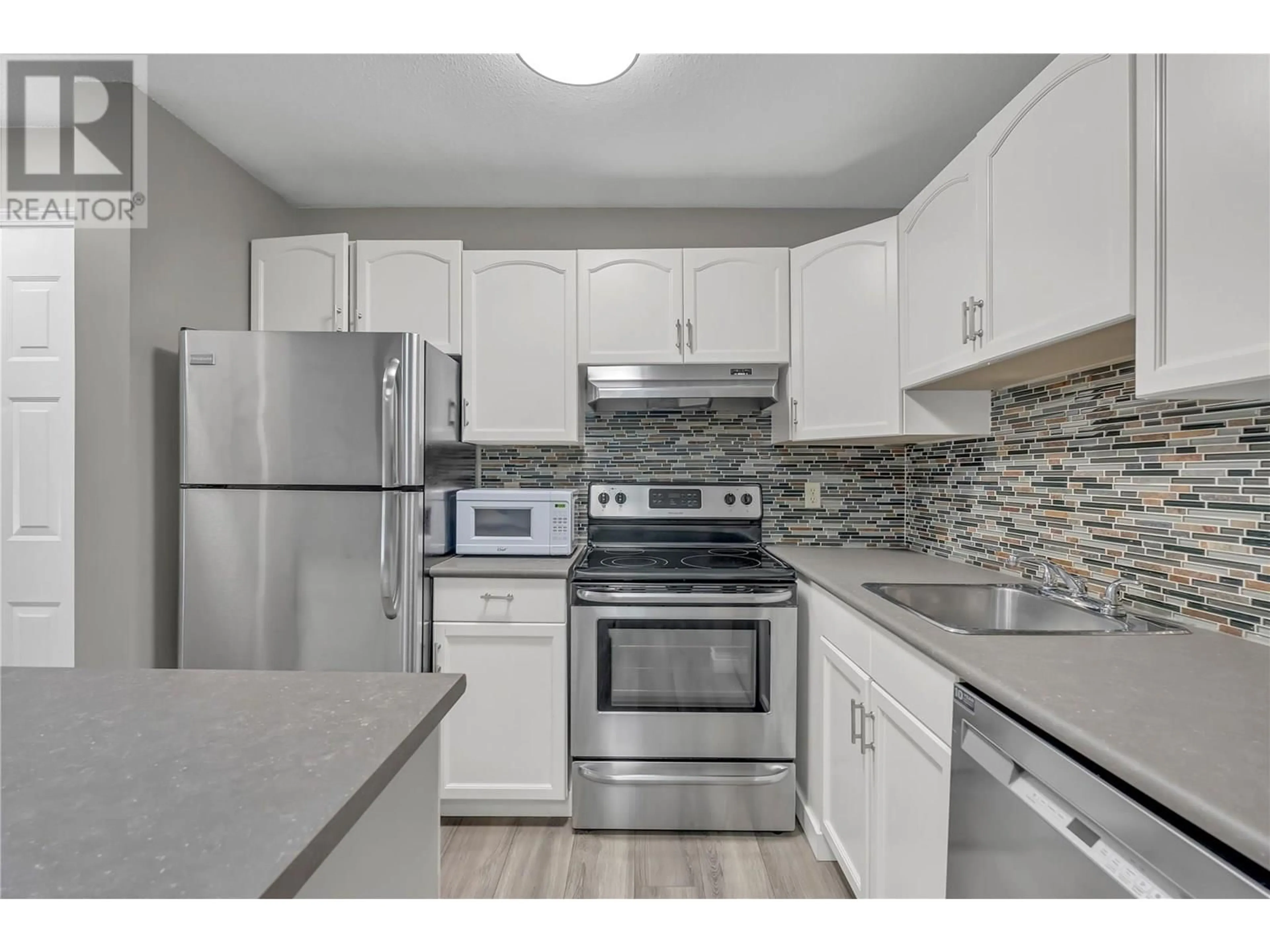 Standard kitchen, unknown for 207C - 735 COOK ROAD, Kelowna British Columbia V1W3G6