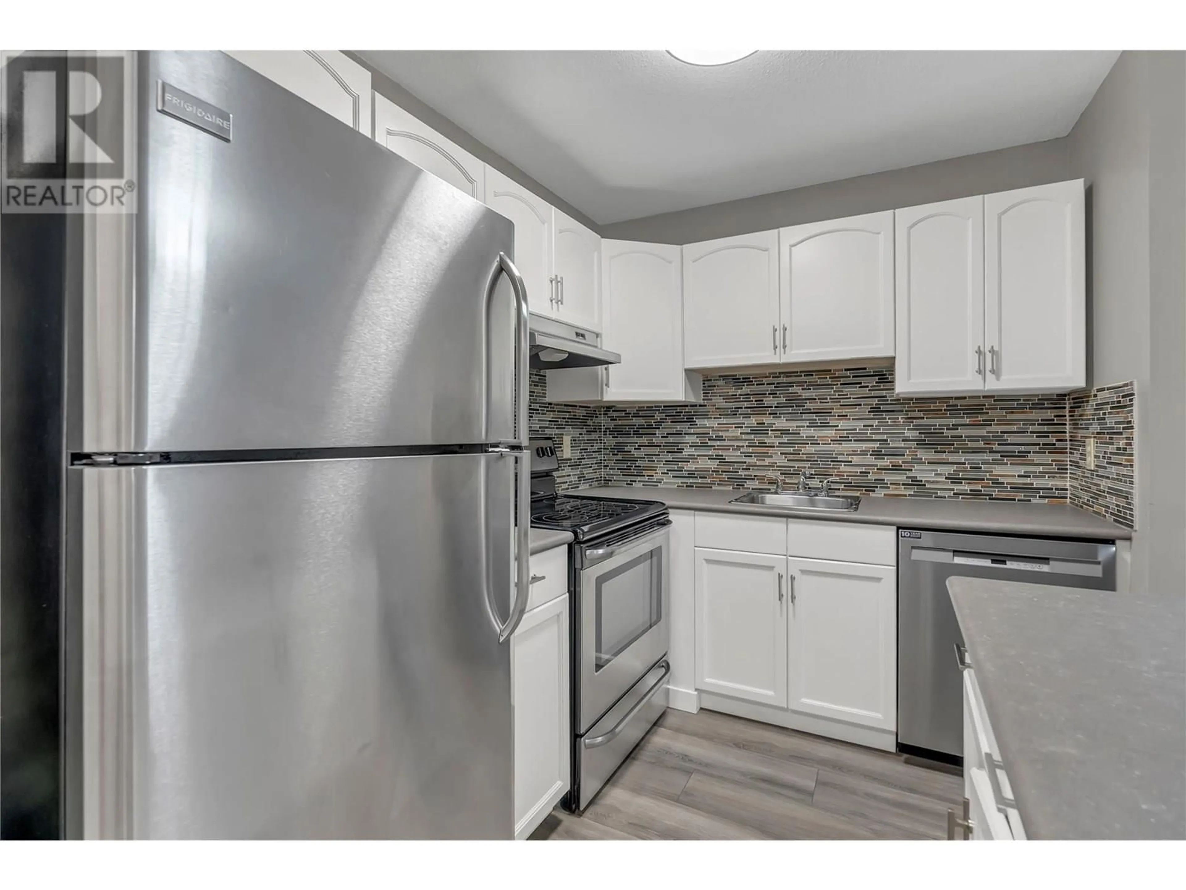 Standard kitchen, unknown for 207C - 735 COOK ROAD, Kelowna British Columbia V1W3G6