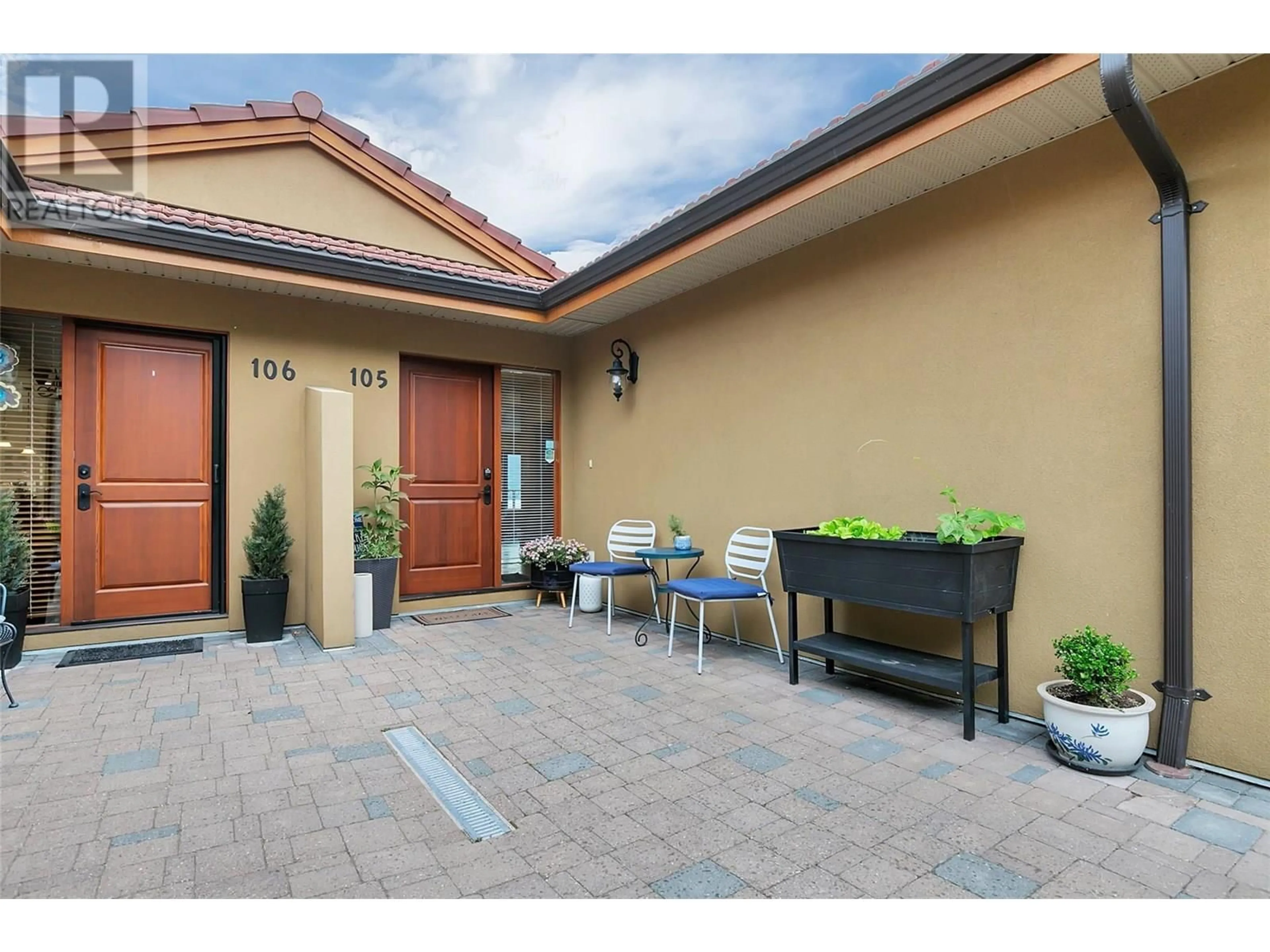 Patio, street for 105 - 14419 DOWNTOWN AVENUE, Summerland British Columbia V0H1Z6