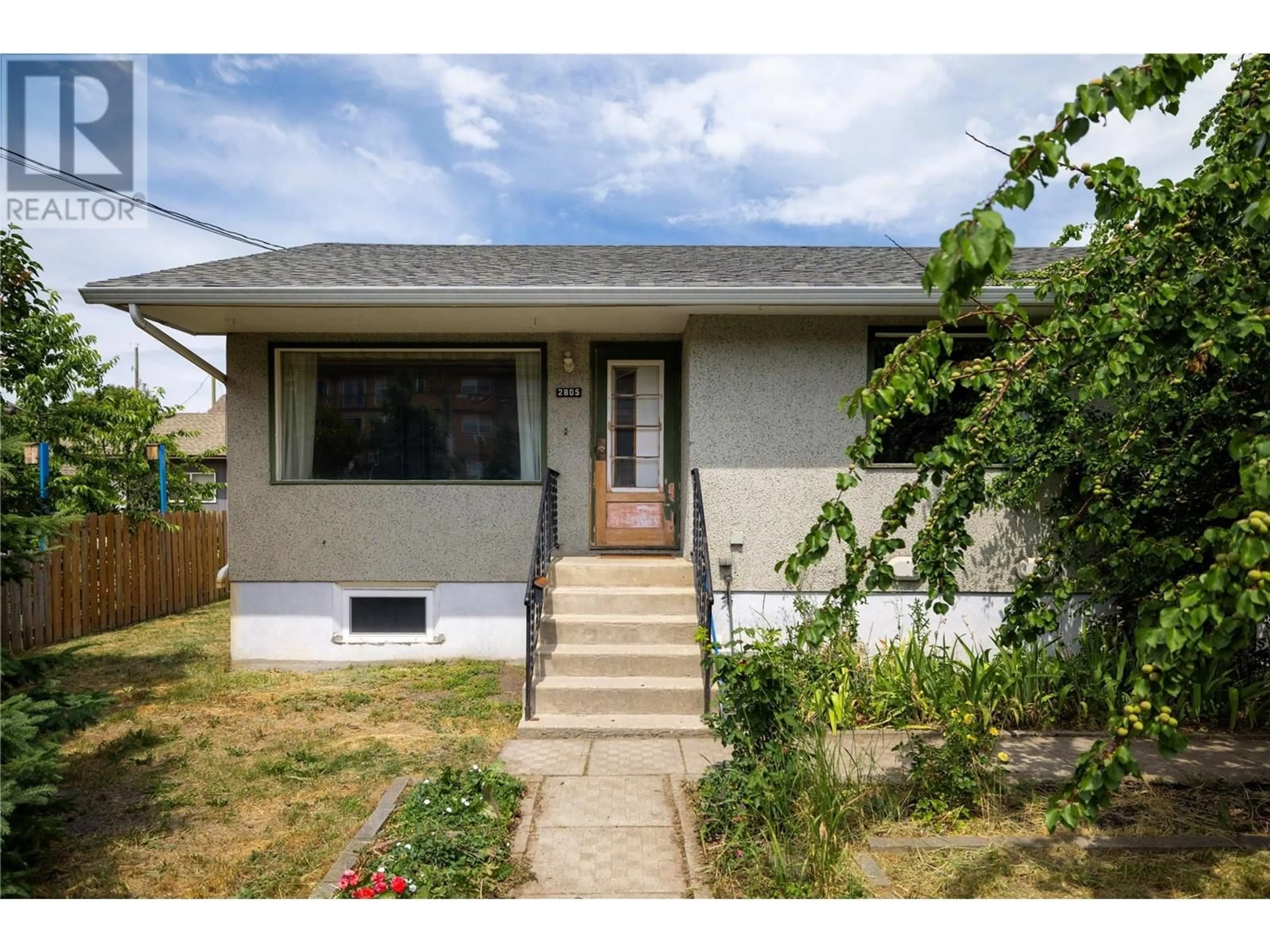 Home with vinyl exterior material, street for 2805 39 AVENUE, Vernon British Columbia V1T3C2