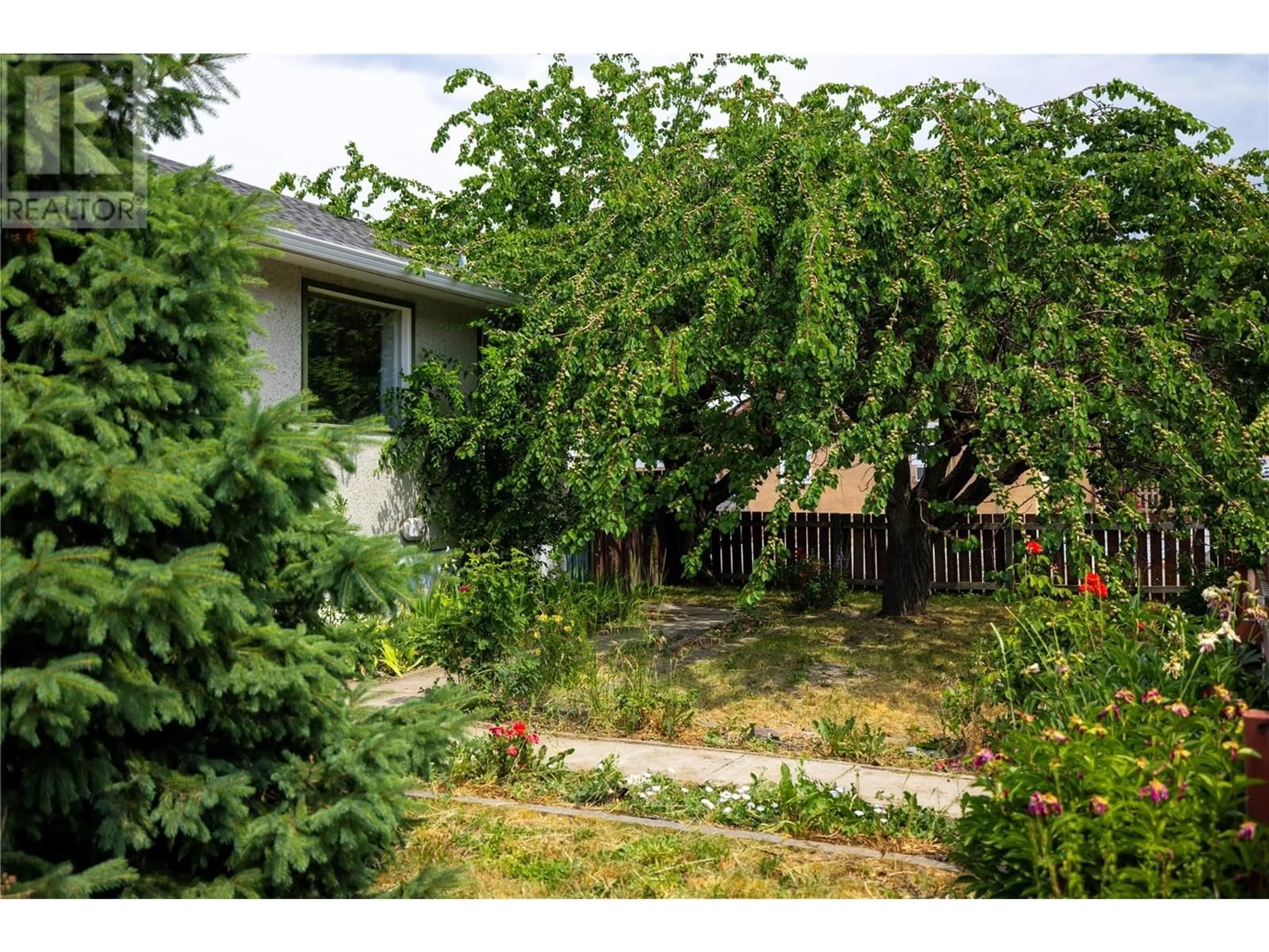 A pic from outside/outdoor area/front of a property/back of a property/a pic from drone, street for 2805 39 AVENUE, Vernon British Columbia V1T3C2
