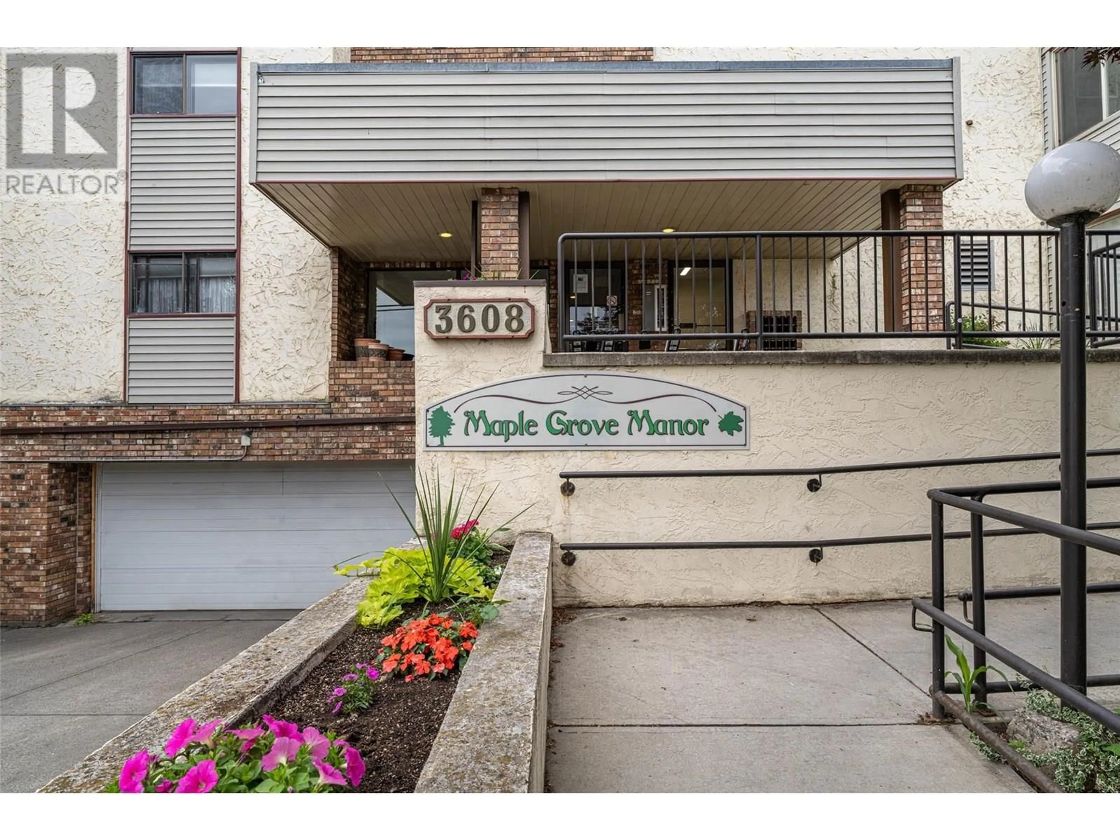 Indoor foyer for 212 - 3608 27 AVENUE, Vernon British Columbia V1T1S4
