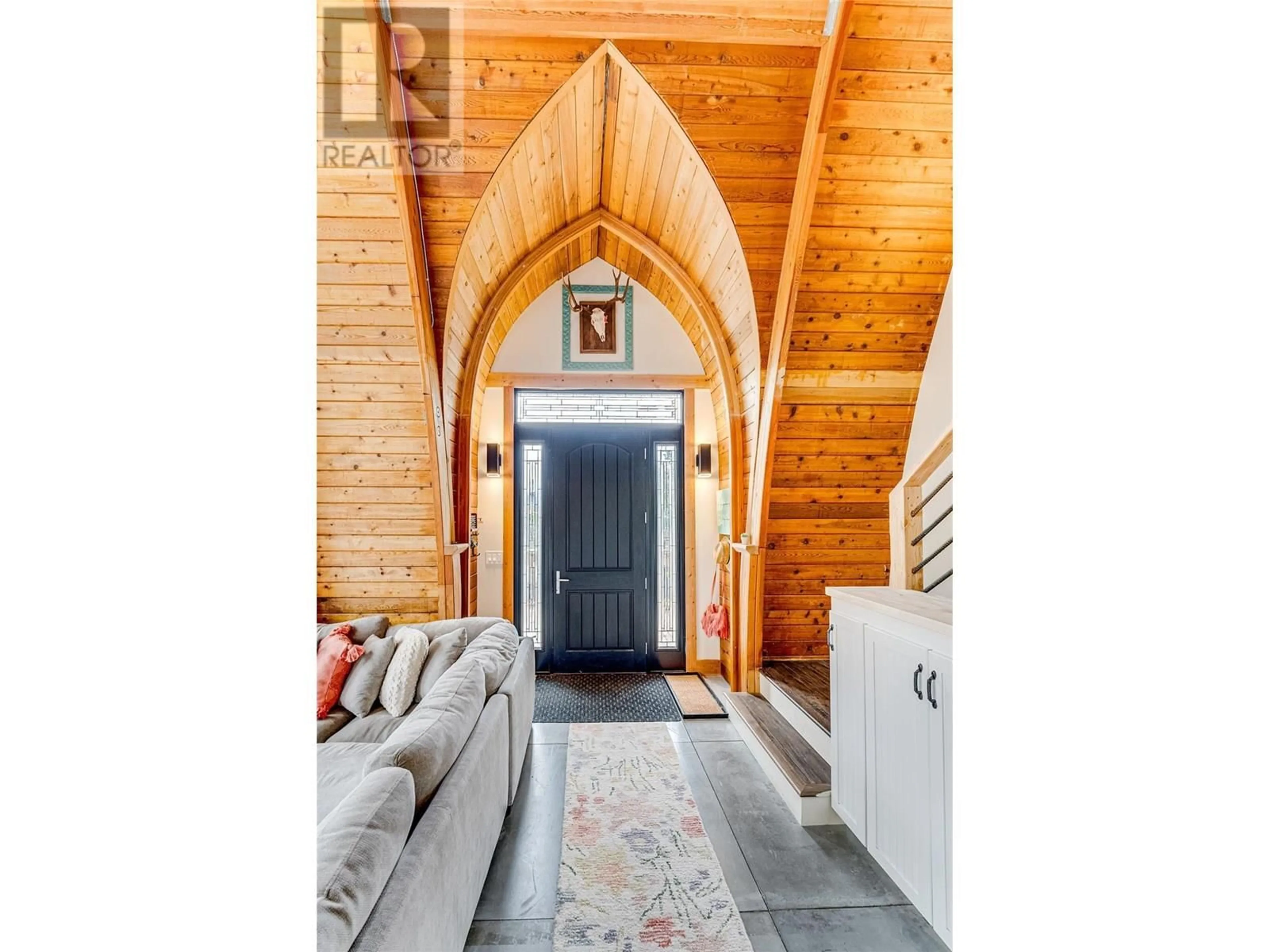 Indoor entryway for 5867 BELLA VISTA ROAD, Vernon British Columbia V1H1B1