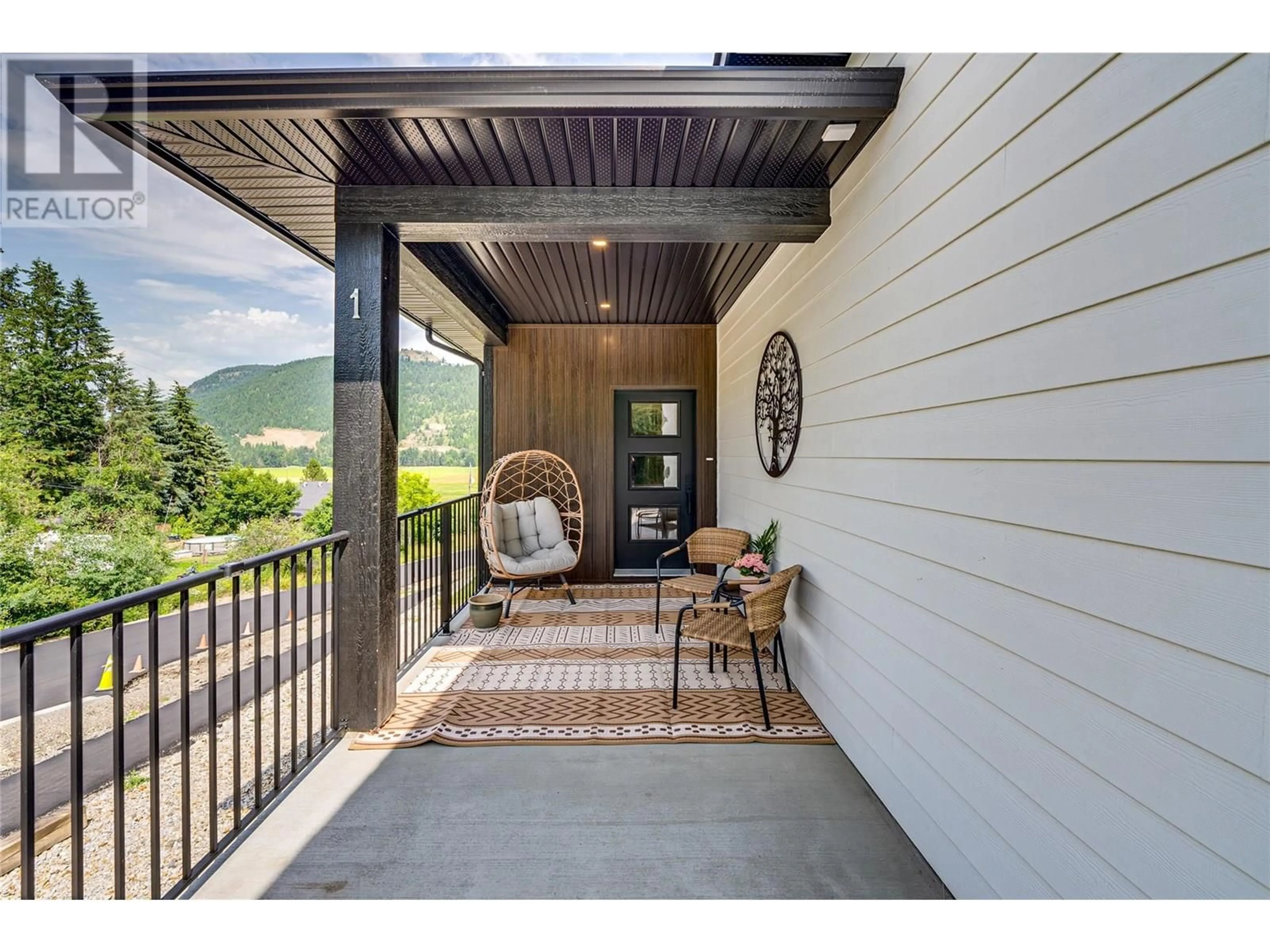 Indoor entryway for 1 - 2508 SHUSWAP AVENUE, Lumby British Columbia V0E2G5
