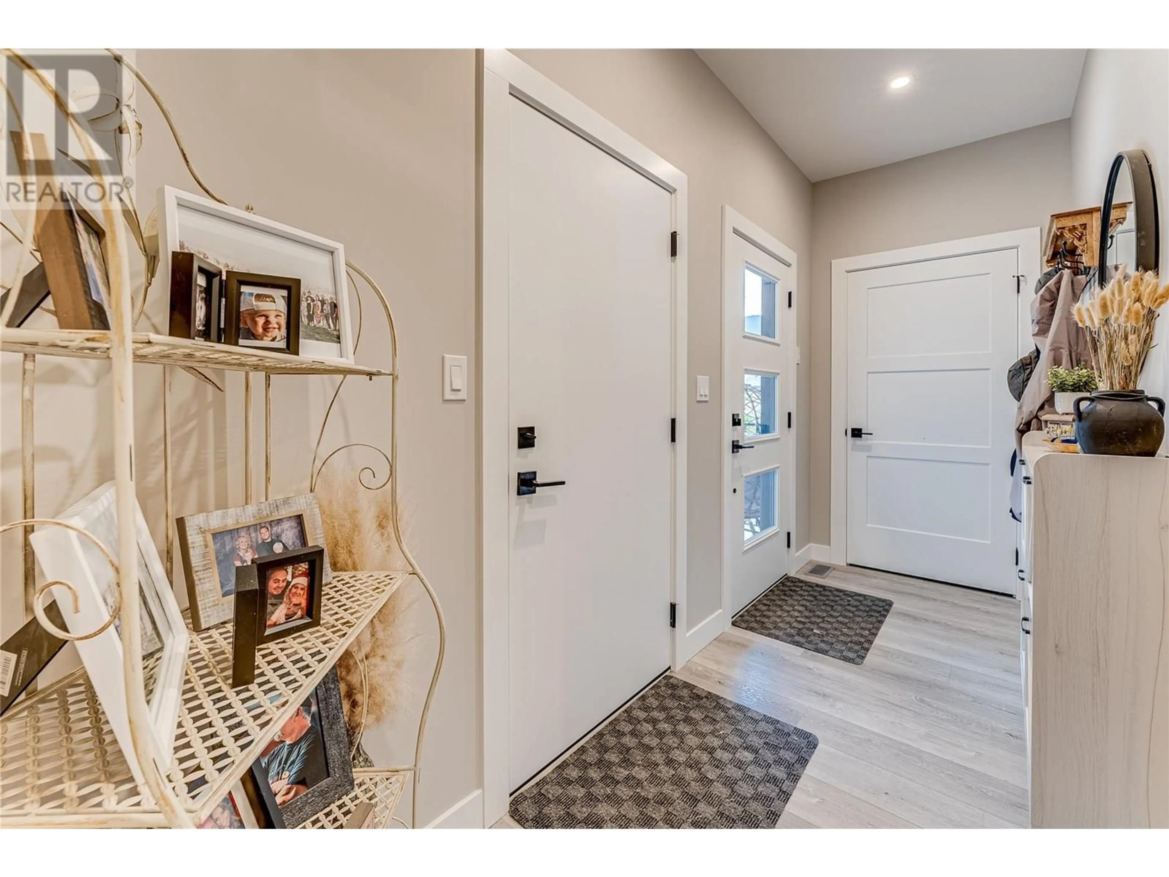 Indoor entryway for 1 - 2508 SHUSWAP AVENUE, Lumby British Columbia V0E2G5