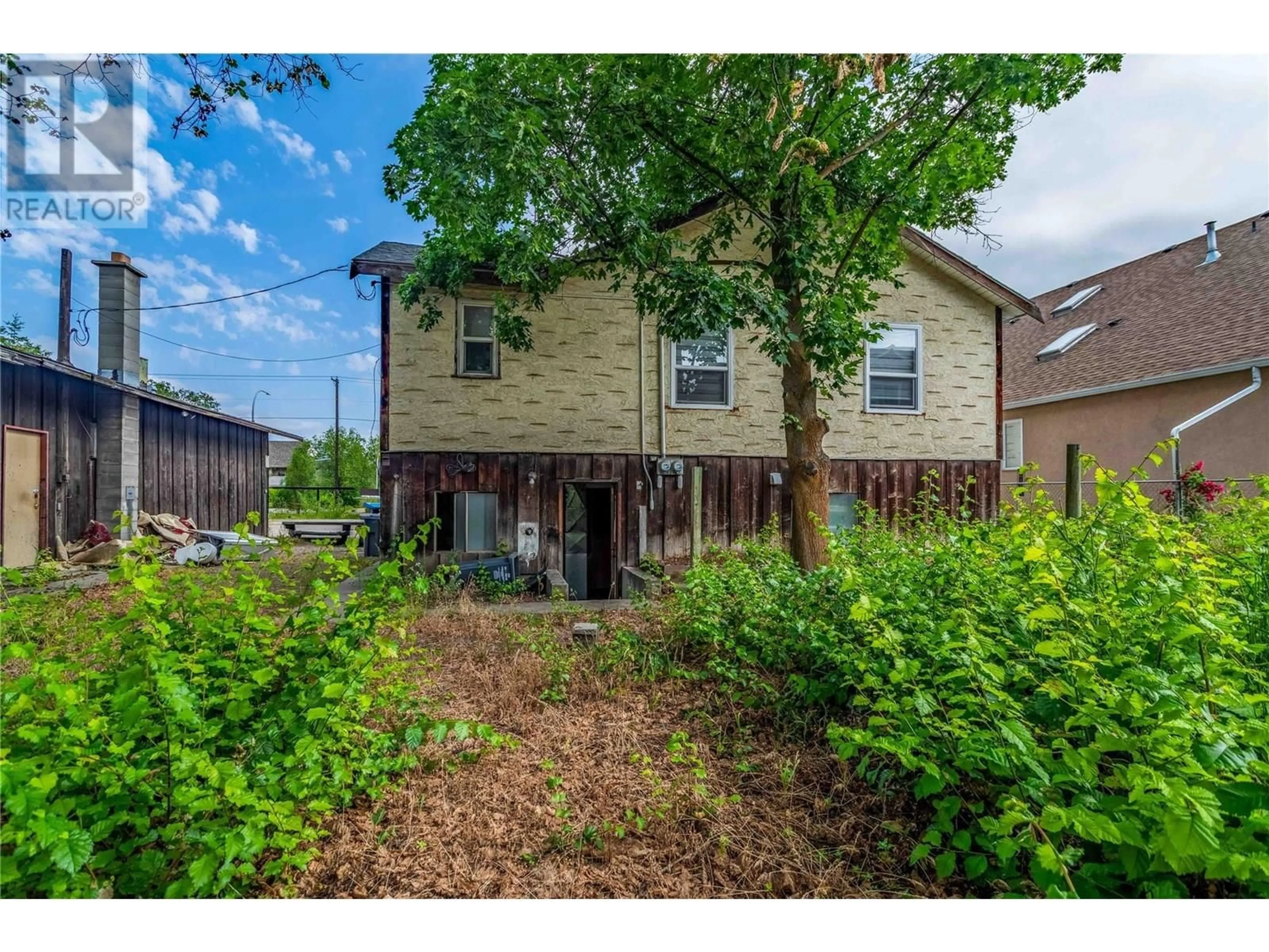 A pic from outside/outdoor area/front of a property/back of a property/a pic from drone, street for 307 33 HIGHWAY EAST, Kelowna British Columbia V1X2A4