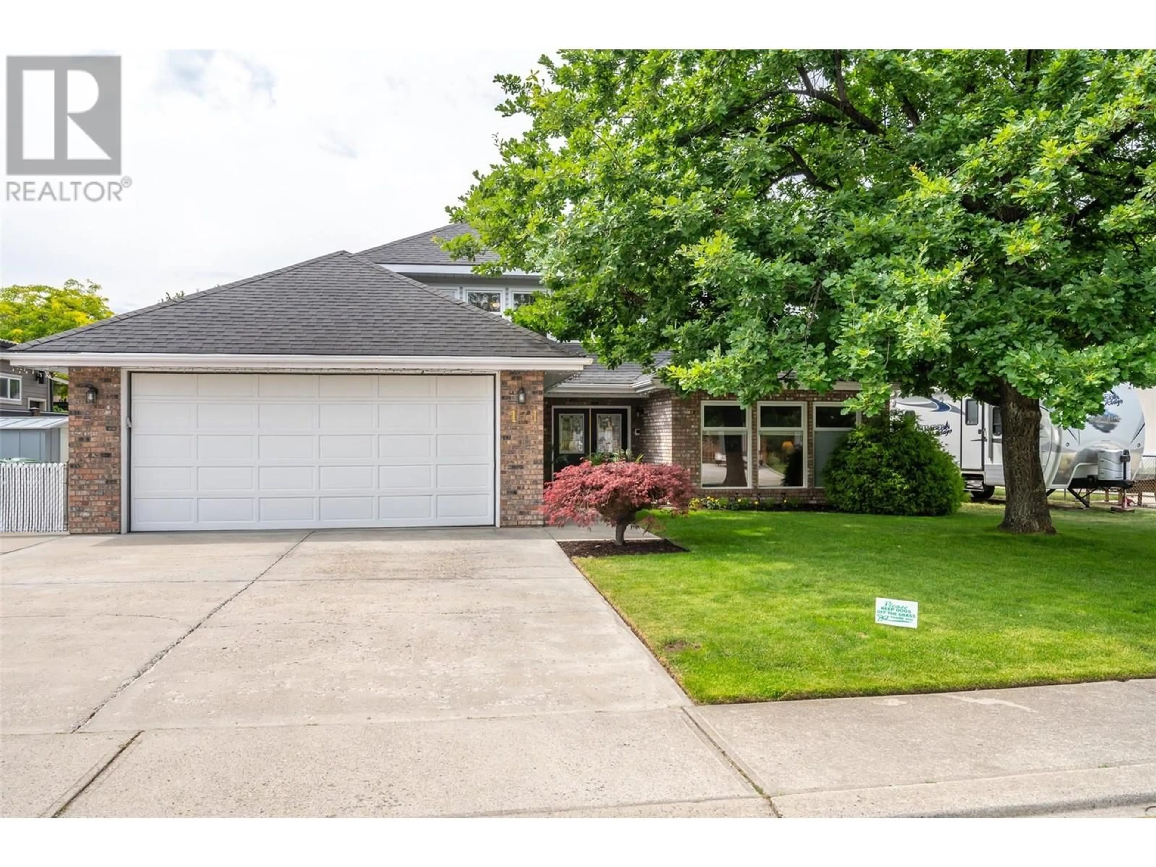 Home with vinyl exterior material, street for 171 ACACIA CRESCENT, Penticton British Columbia V2A8B8