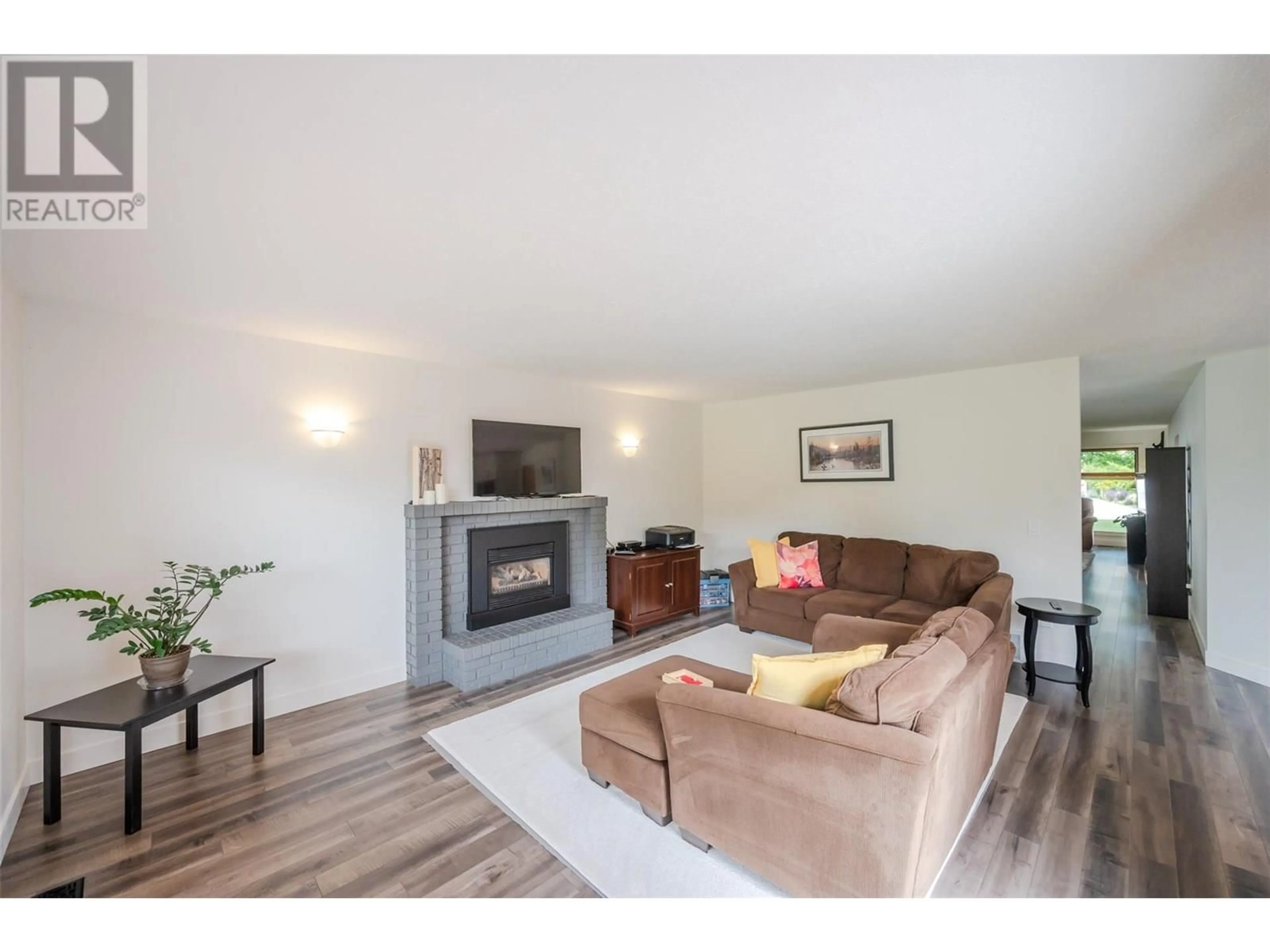 Living room with furniture, wood/laminate floor for 171 ACACIA CRESCENT, Penticton British Columbia V2A8B8