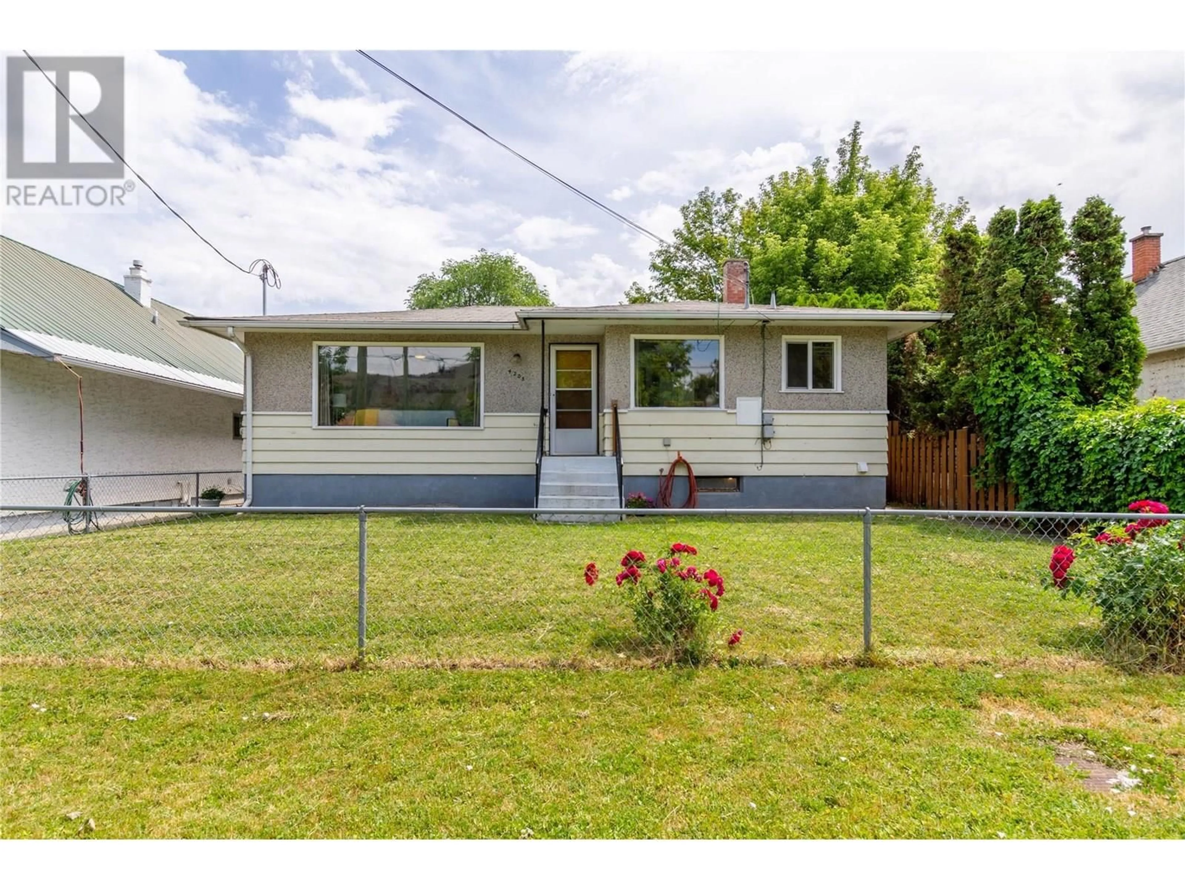 Home with vinyl exterior material, street for 4205 30 STREET, Vernon British Columbia V1T5G2