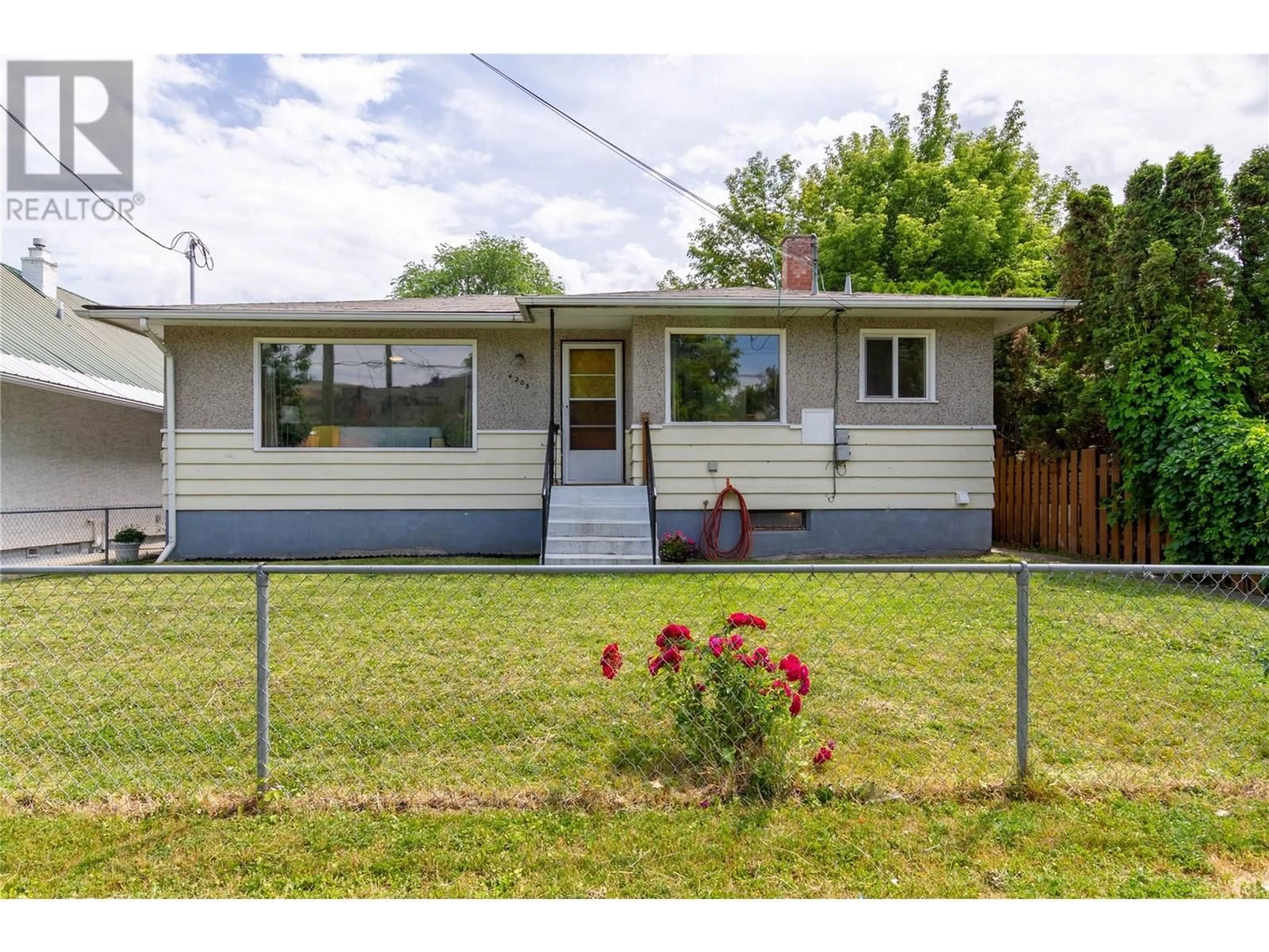 Home with vinyl exterior material, street for 4205 30 STREET, Vernon British Columbia V1T5G2