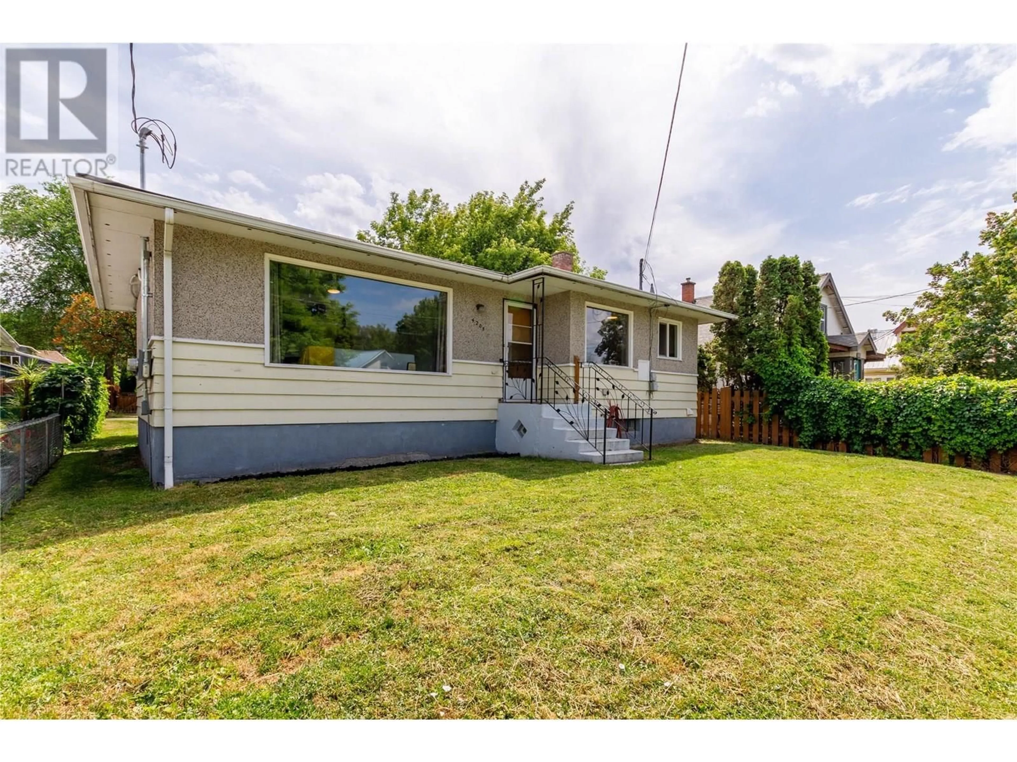 Home with vinyl exterior material, street for 4205 30 STREET, Vernon British Columbia V1T5G2