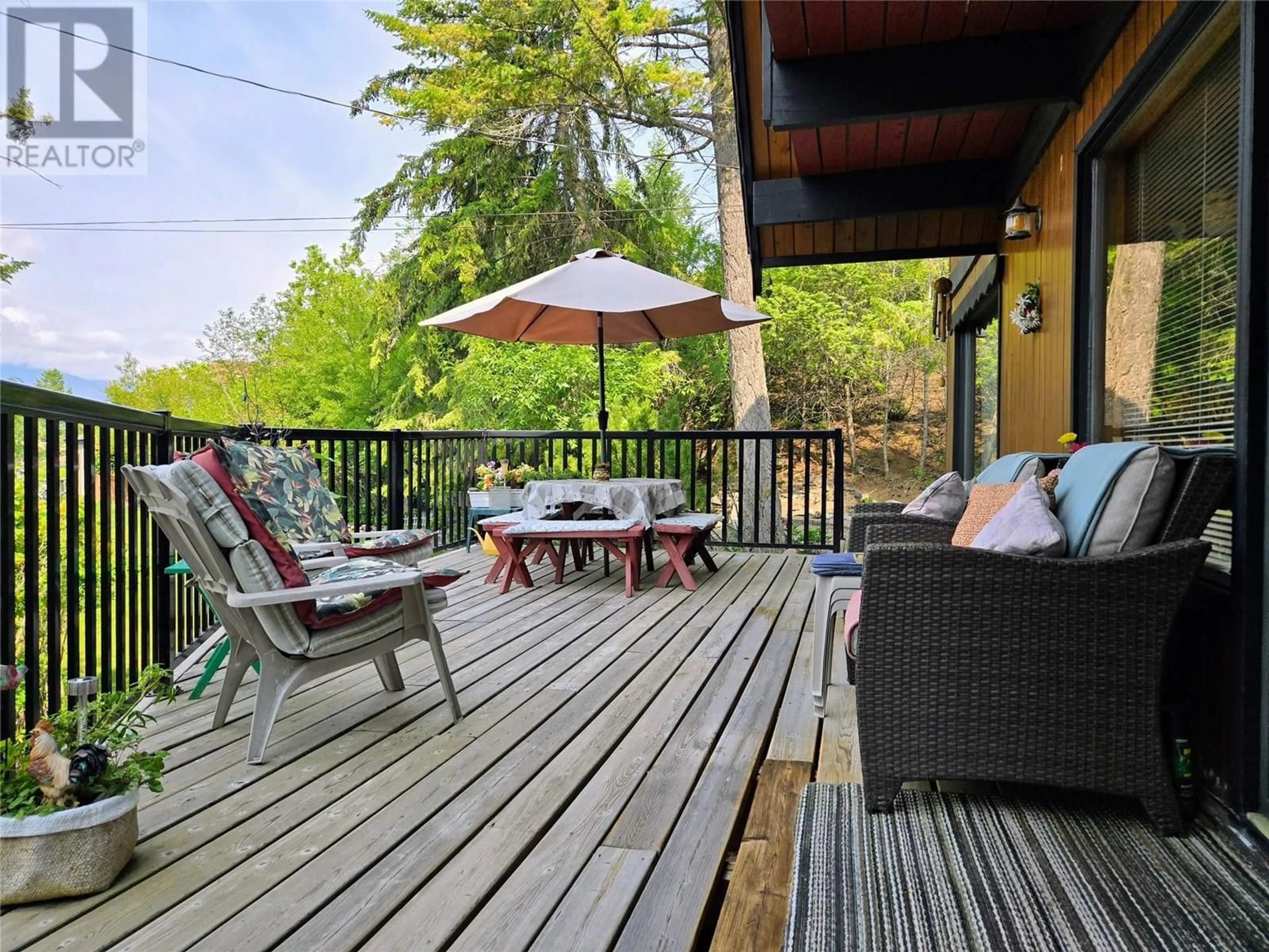 Patio, street for 782 LAKEVIEW ROAD, Invermere British Columbia V0A1K3