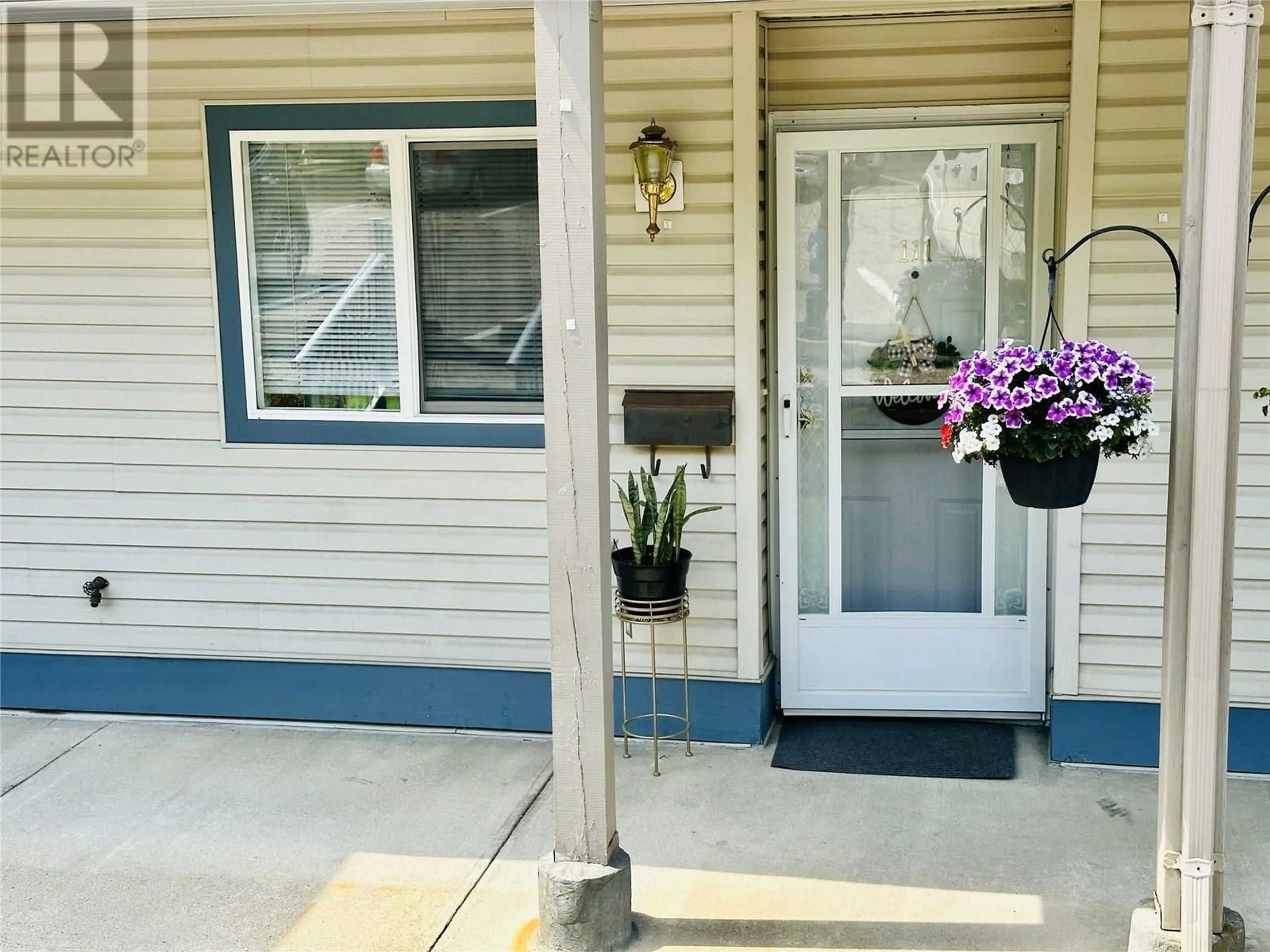 Indoor entryway for 111 - 831 2ND STREET SOUTHEAST, Salmon Arm British Columbia V1E1S6