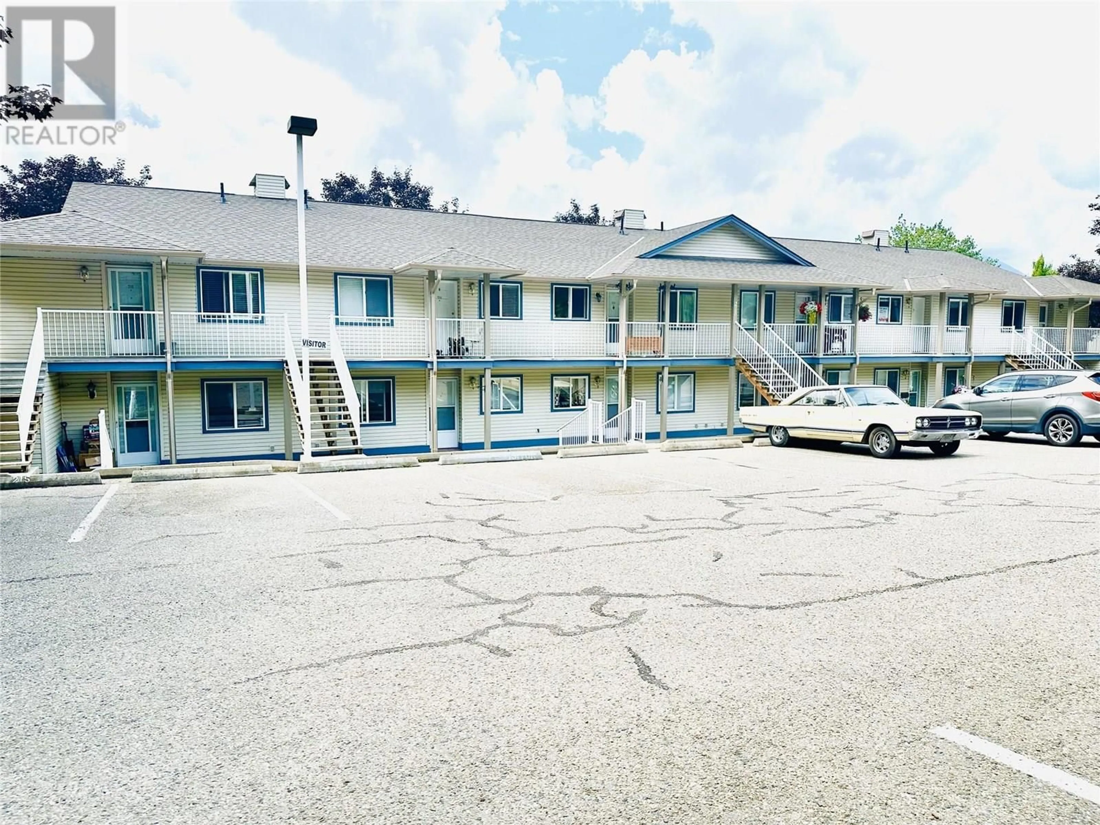 Patio, building for 111 - 831 2ND STREET SOUTHEAST, Salmon Arm British Columbia V1E1S6