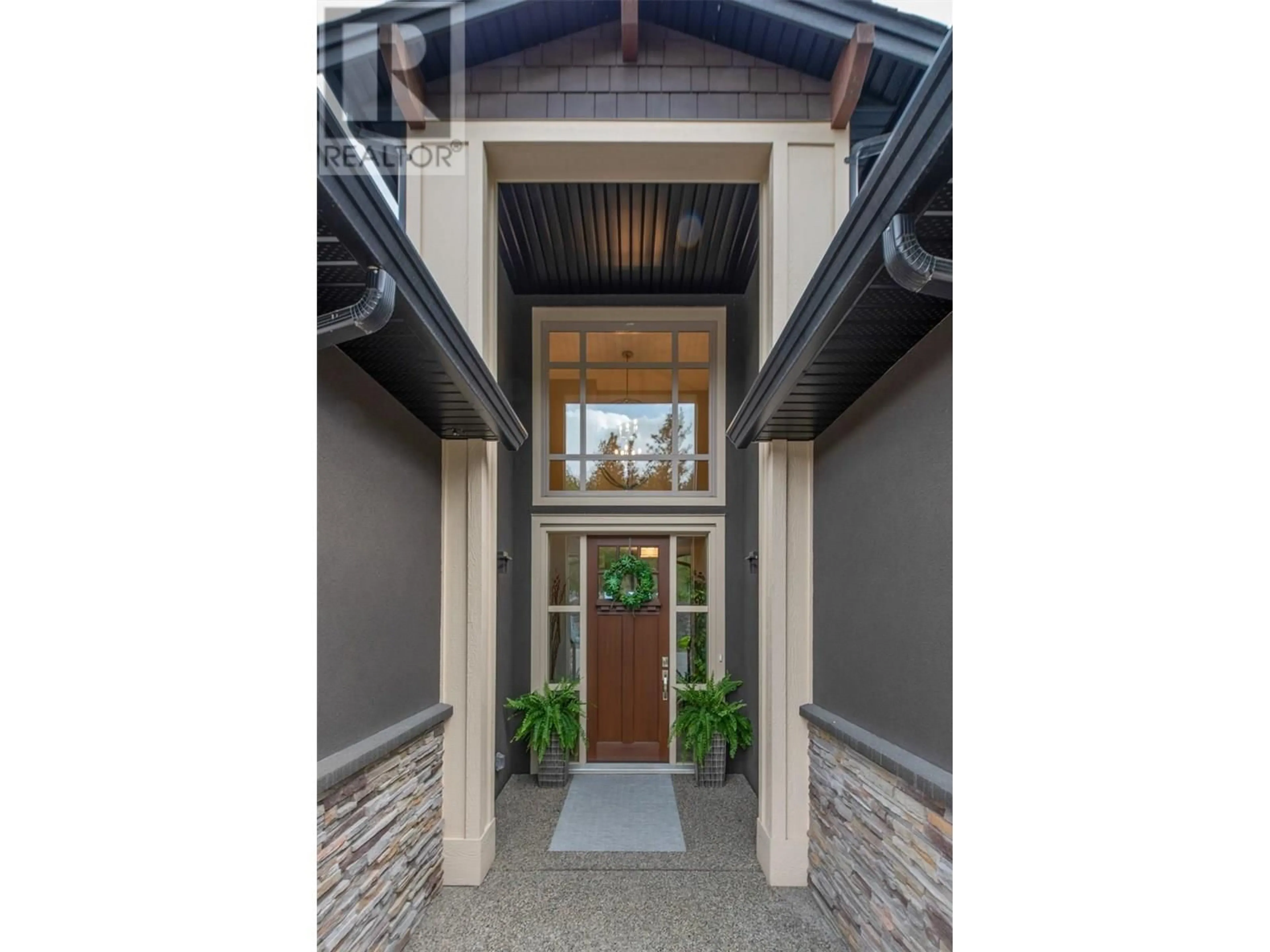 Indoor entryway for 17 - 1870 ROSEALEE LANE, West Kelowna British Columbia V1Z4E2