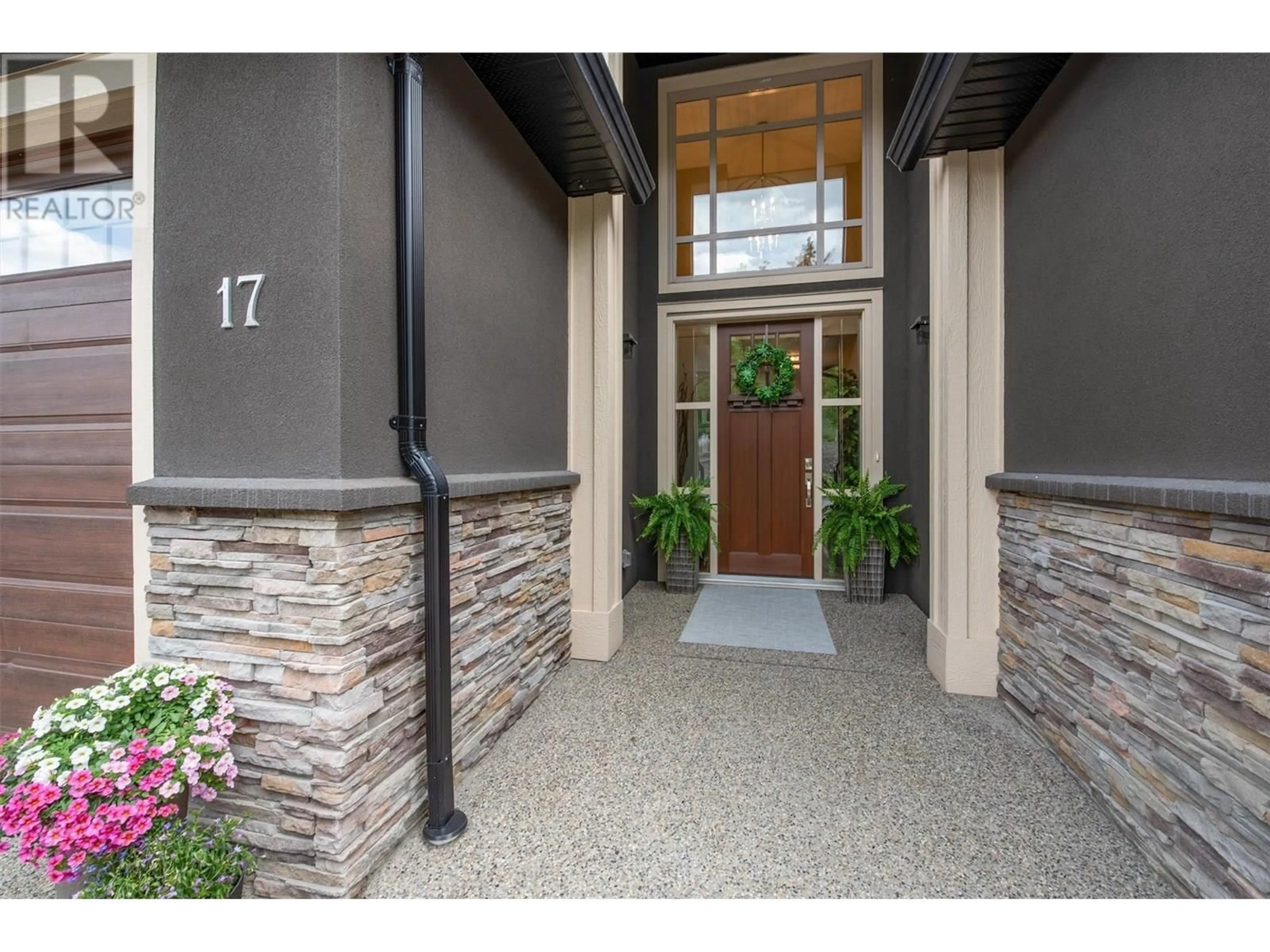 Indoor entryway for 17 - 1870 ROSEALEE LANE, West Kelowna British Columbia V1Z4E2