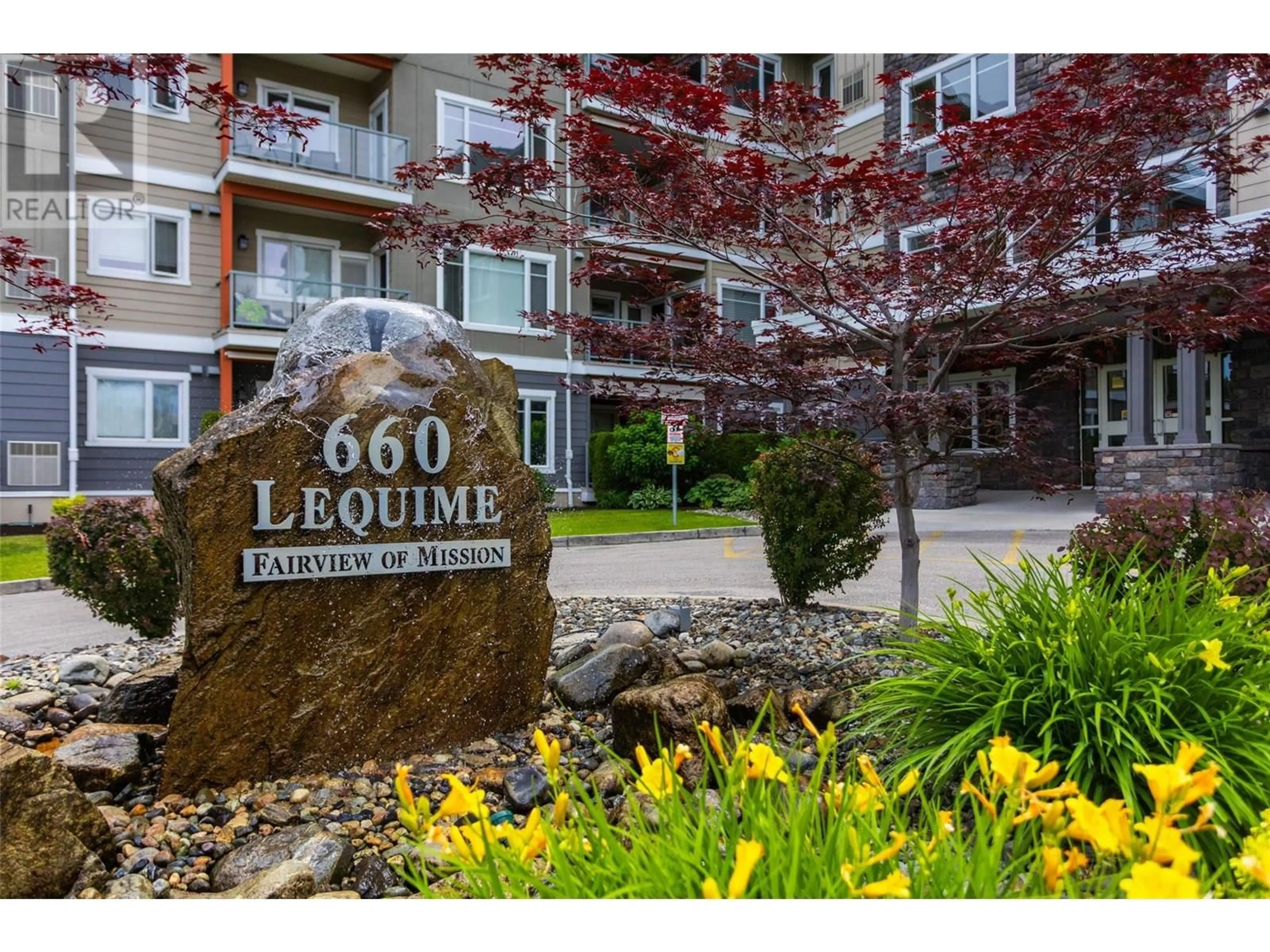 Indoor foyer for 102 - 660 LEQUIME ROAD, Kelowna British Columbia V1W1A4