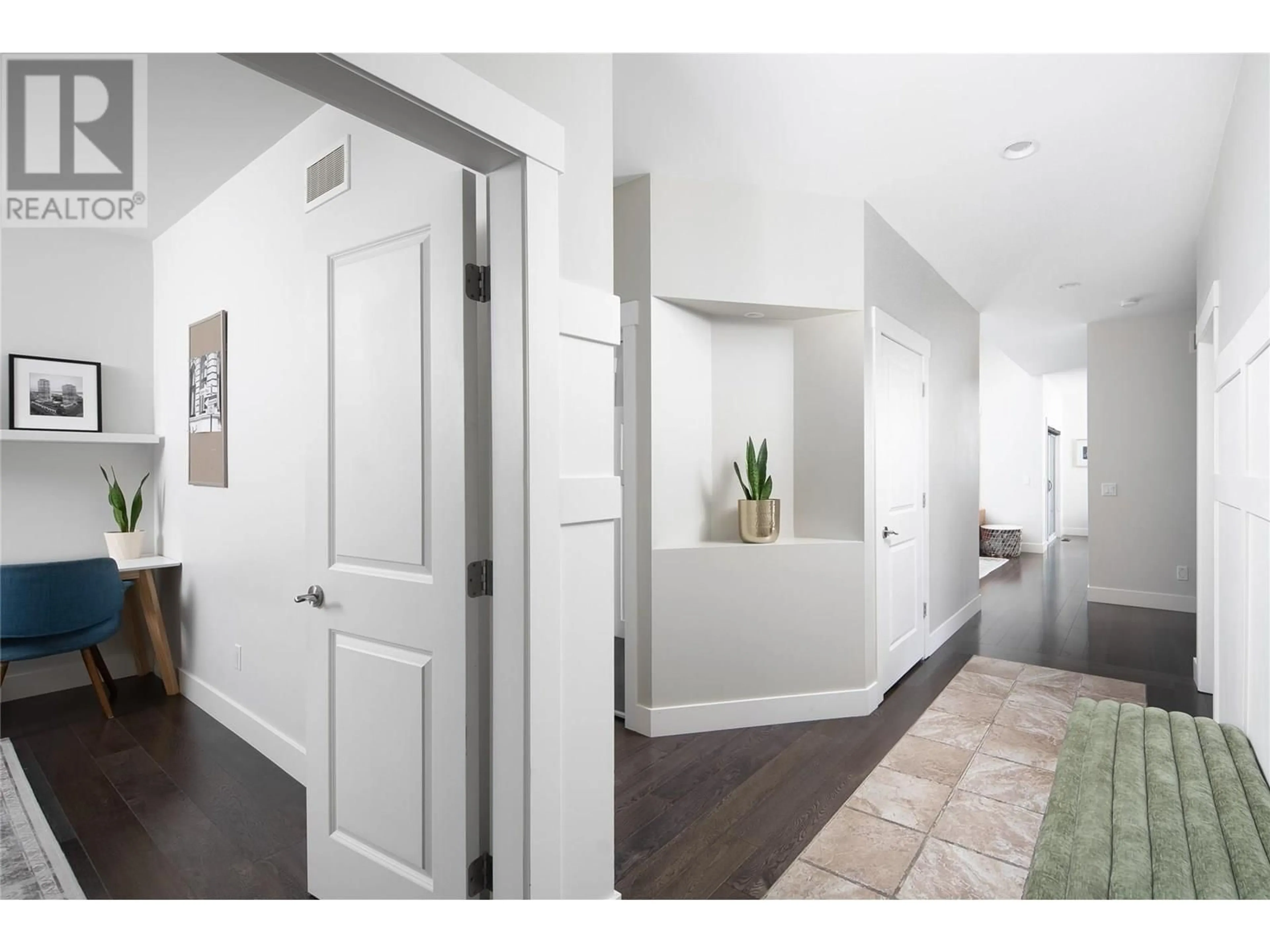 Indoor entryway for 5084 SEON CRESCENT, Kelowna British Columbia V1W5G8