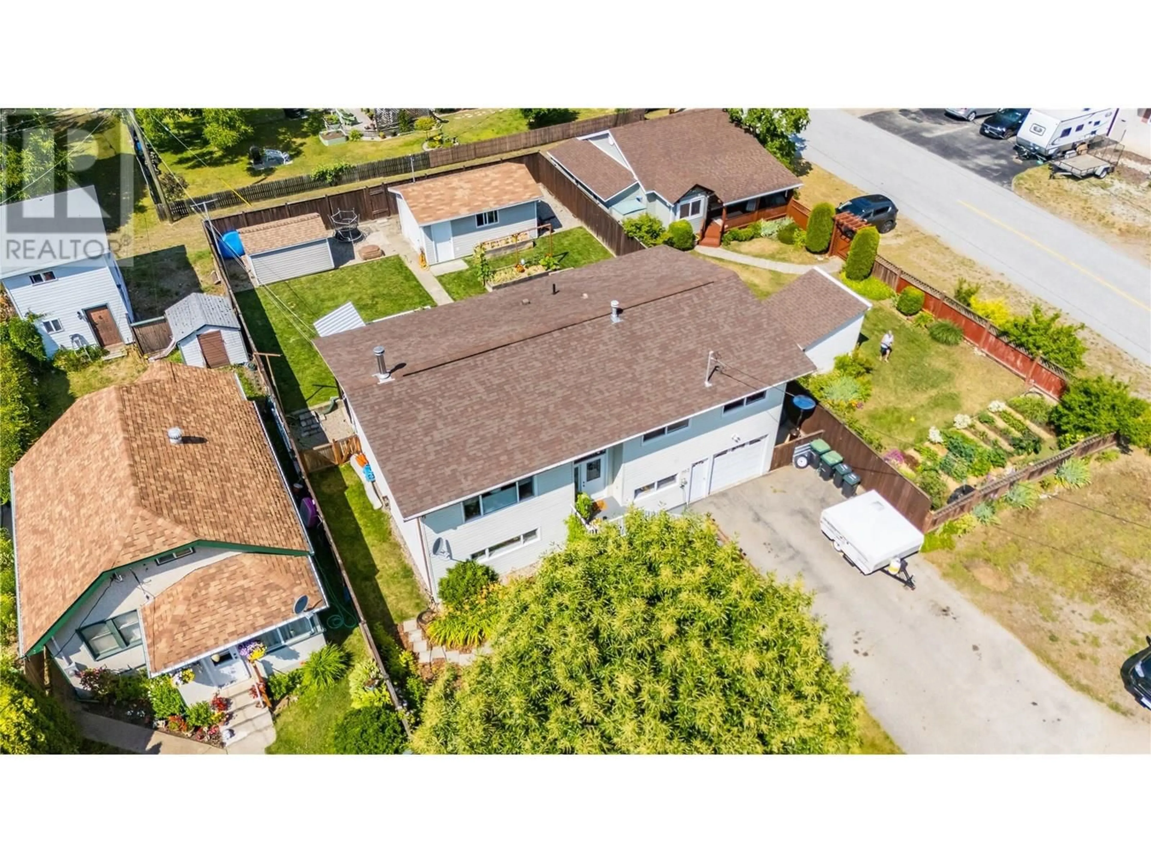 A pic from outside/outdoor area/front of a property/back of a property/a pic from drone, street for 703 2ND STREET, Castlegar British Columbia V1N1Y9