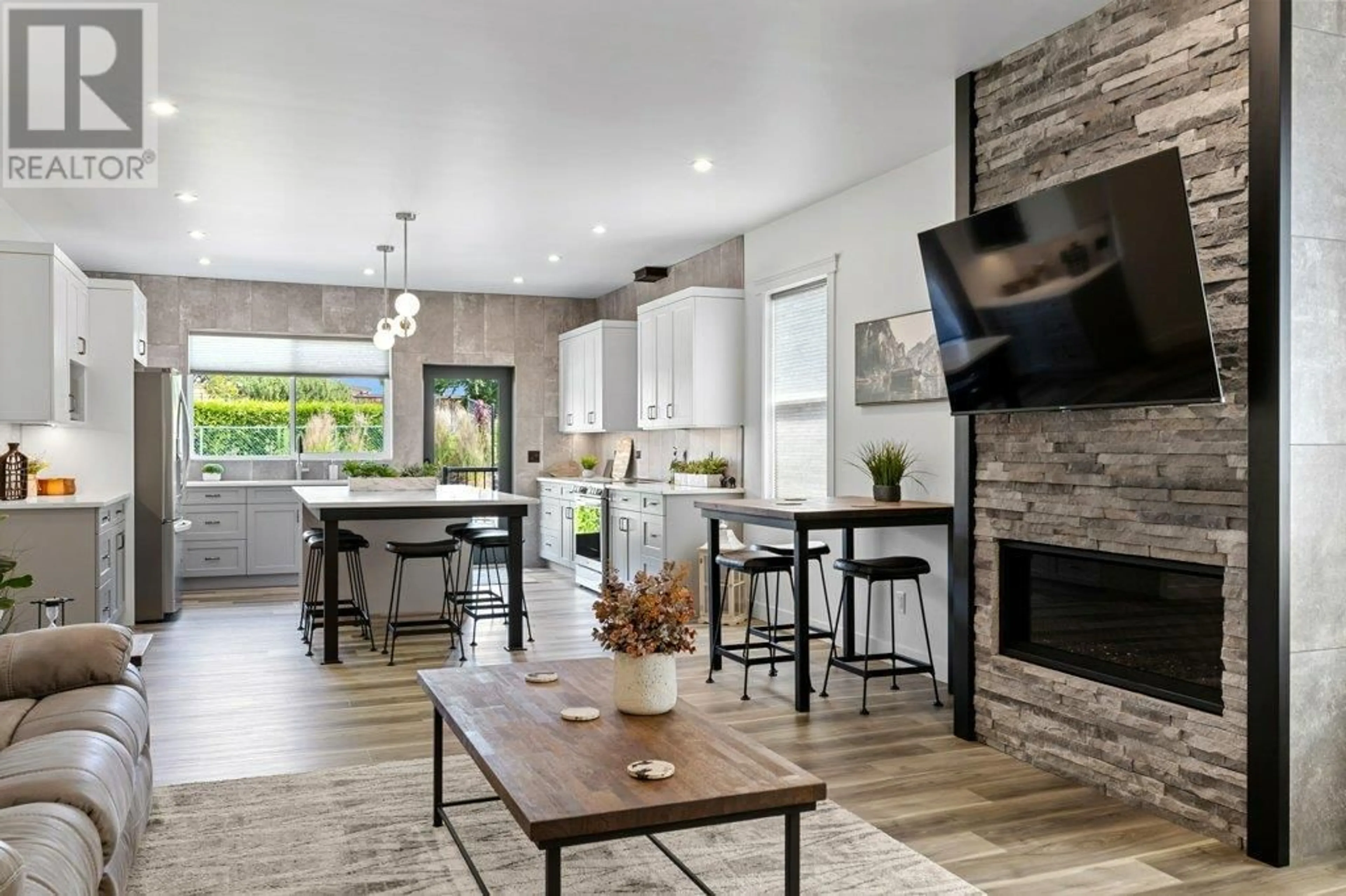 Open concept kitchen, ceramic/tile floor for 712 LAKE COURT, West Kelowna British Columbia V1Z0A3