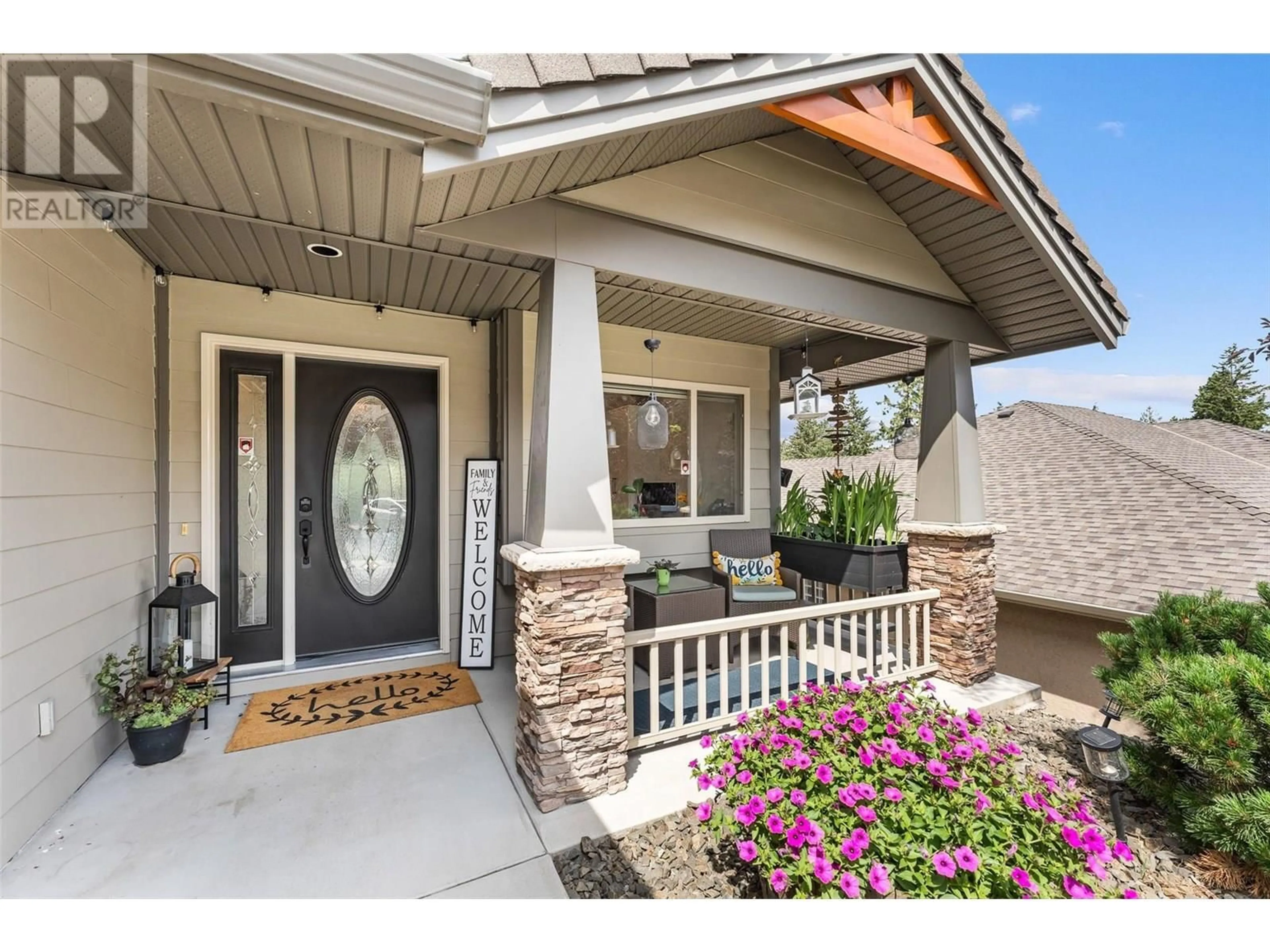Indoor entryway for 3430 CAMELBACK DRIVE, Kelowna British Columbia V1X8A8