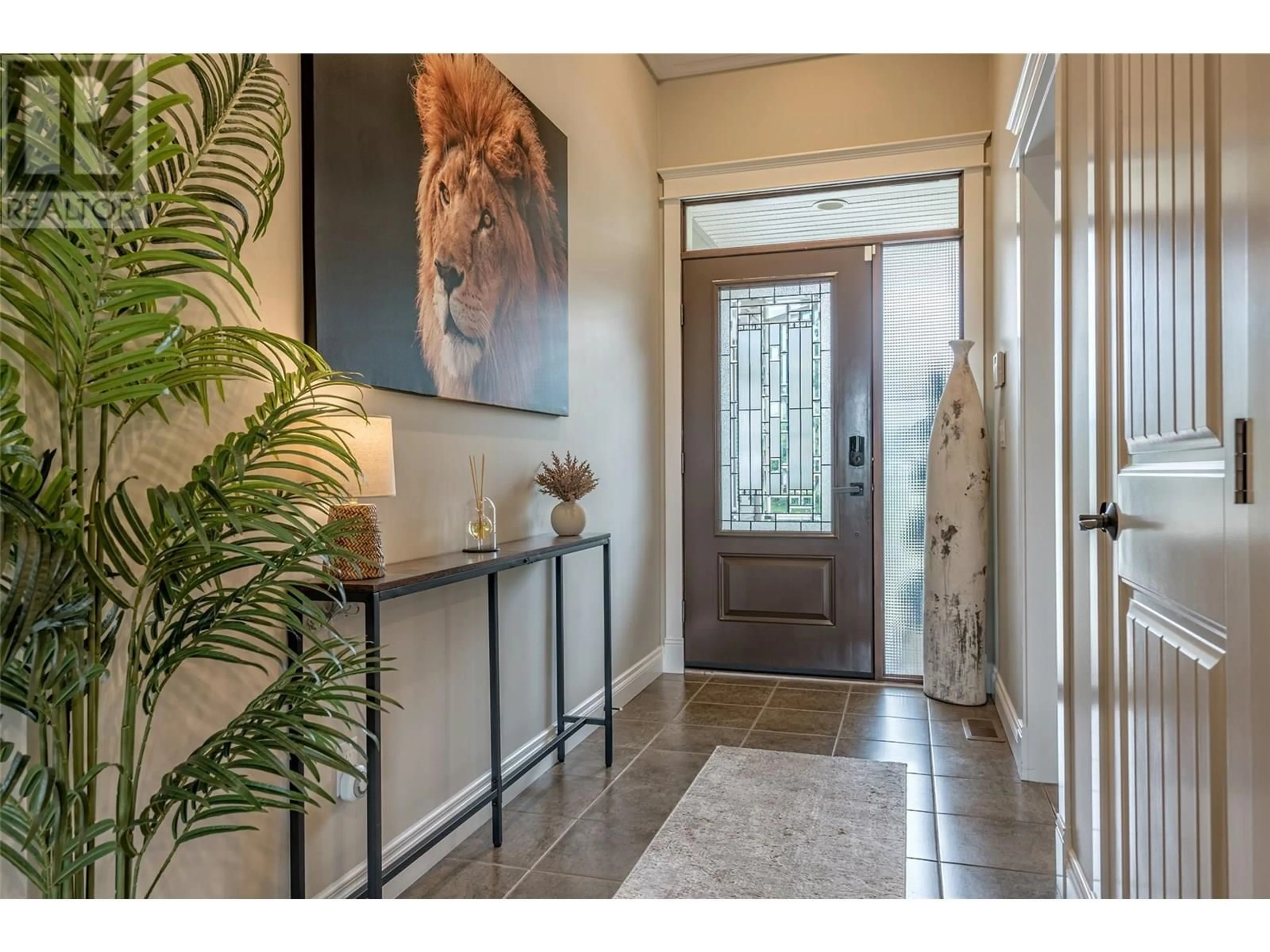 Indoor entryway for 2421 HAYDEN DRIVE, Armstrong British Columbia V4Y0A5