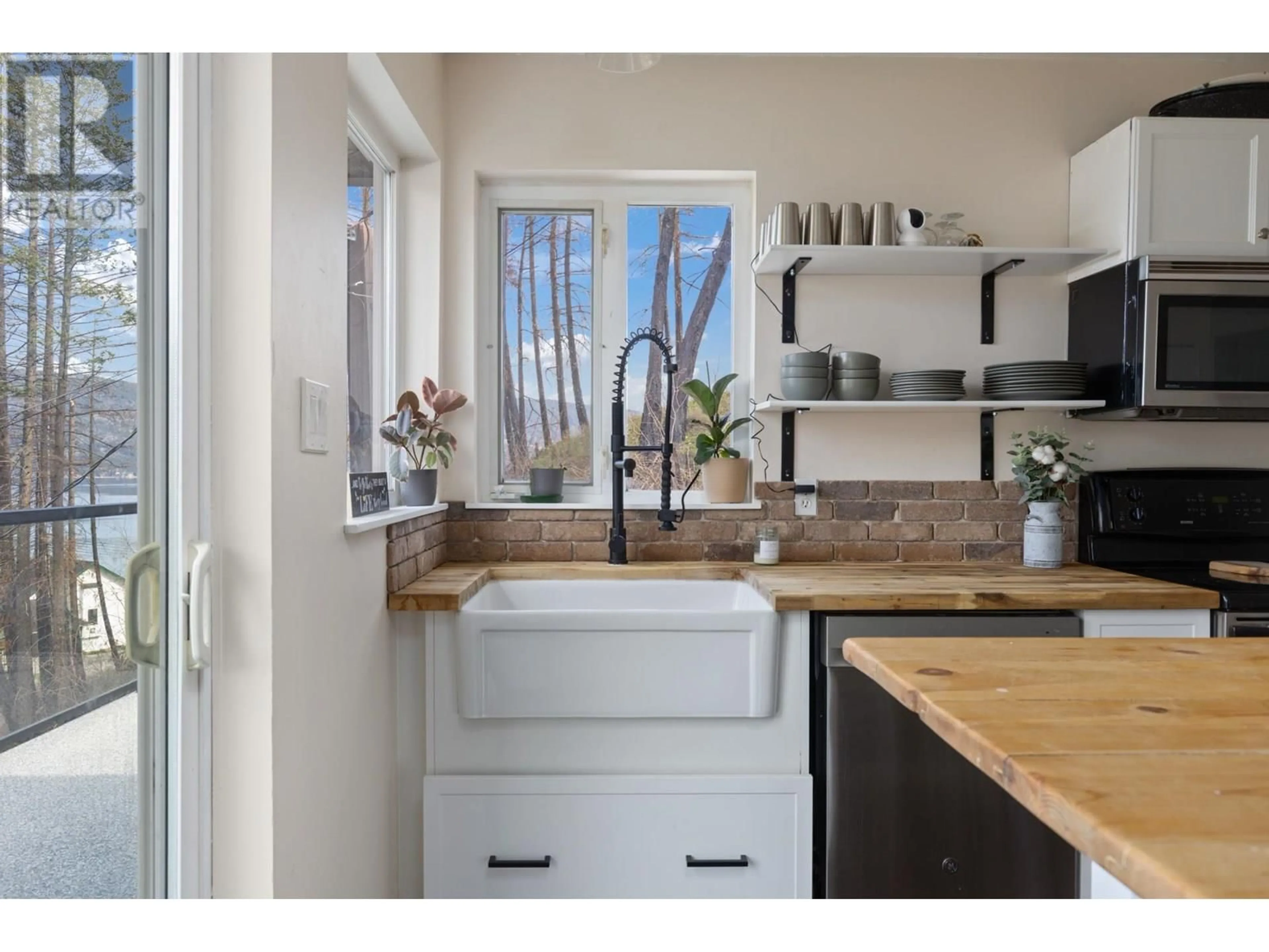 Contemporary kitchen, unknown for 50 KENYON ROAD, Vernon British Columbia V1H2E4